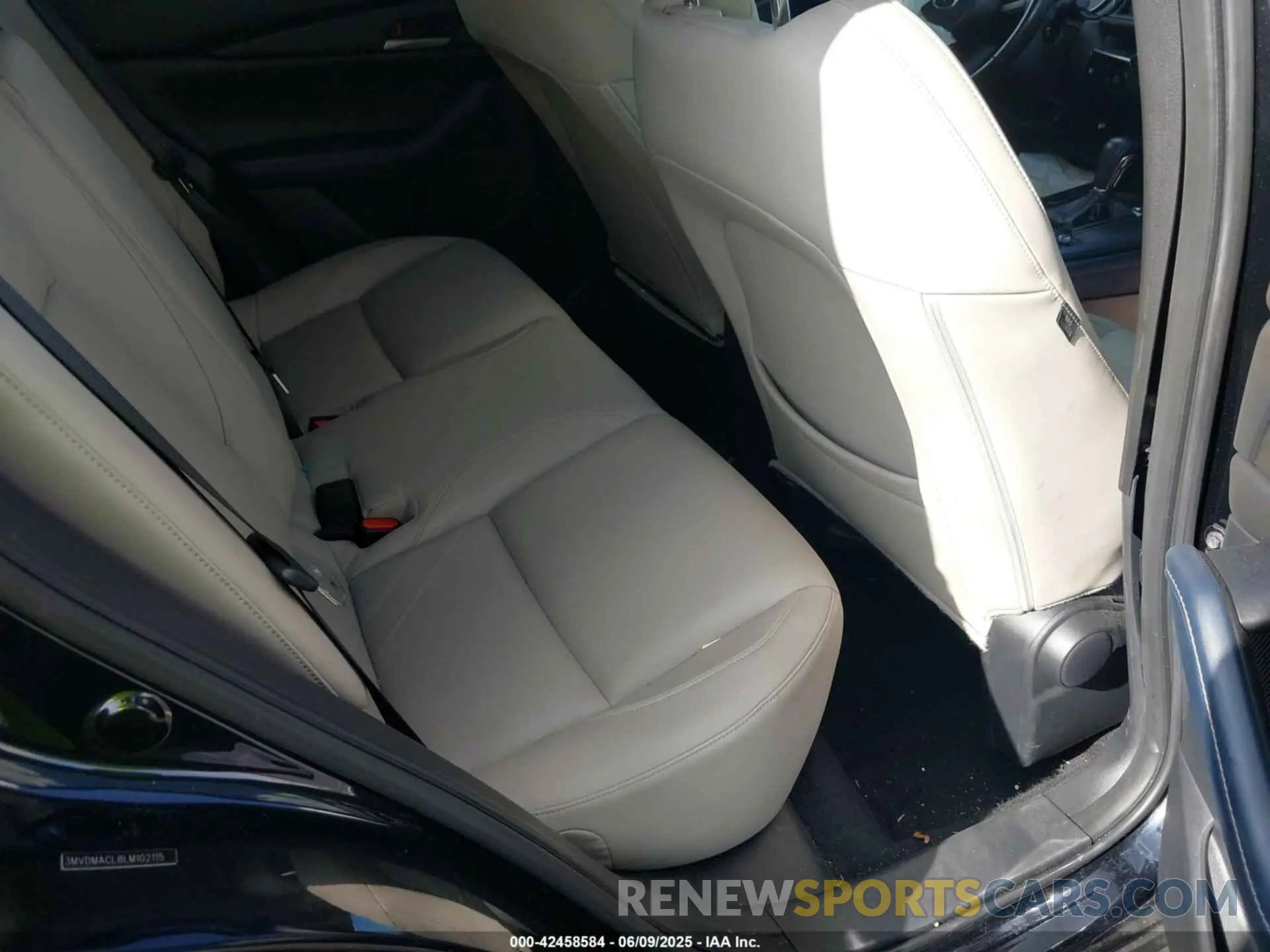 8 Photograph of a damaged car 3MVDMACL8LM102115 MAZDA CX-30 2020