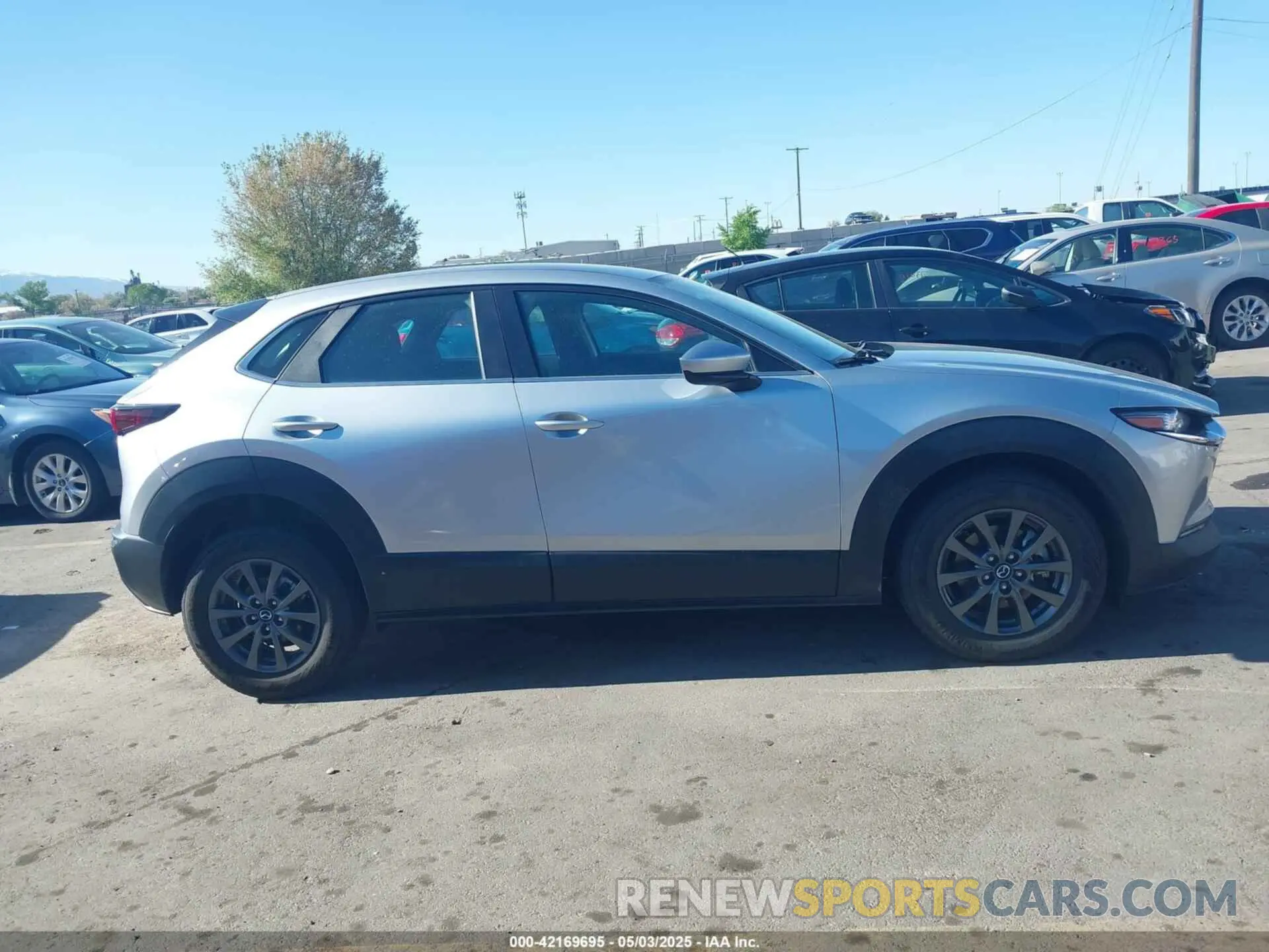 14 Photograph of a damaged car 3MVDMBBL0LM122463 MAZDA CX-30 2020