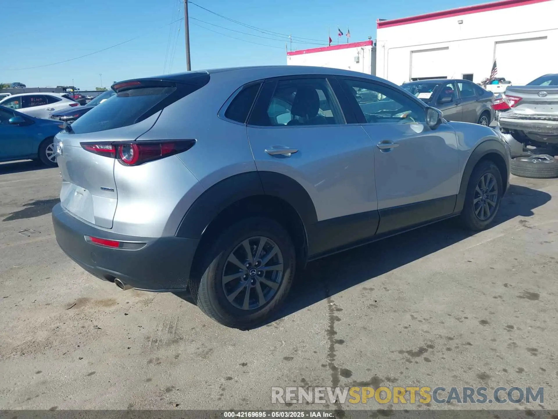 4 Photograph of a damaged car 3MVDMBBL0LM122463 MAZDA CX-30 2020