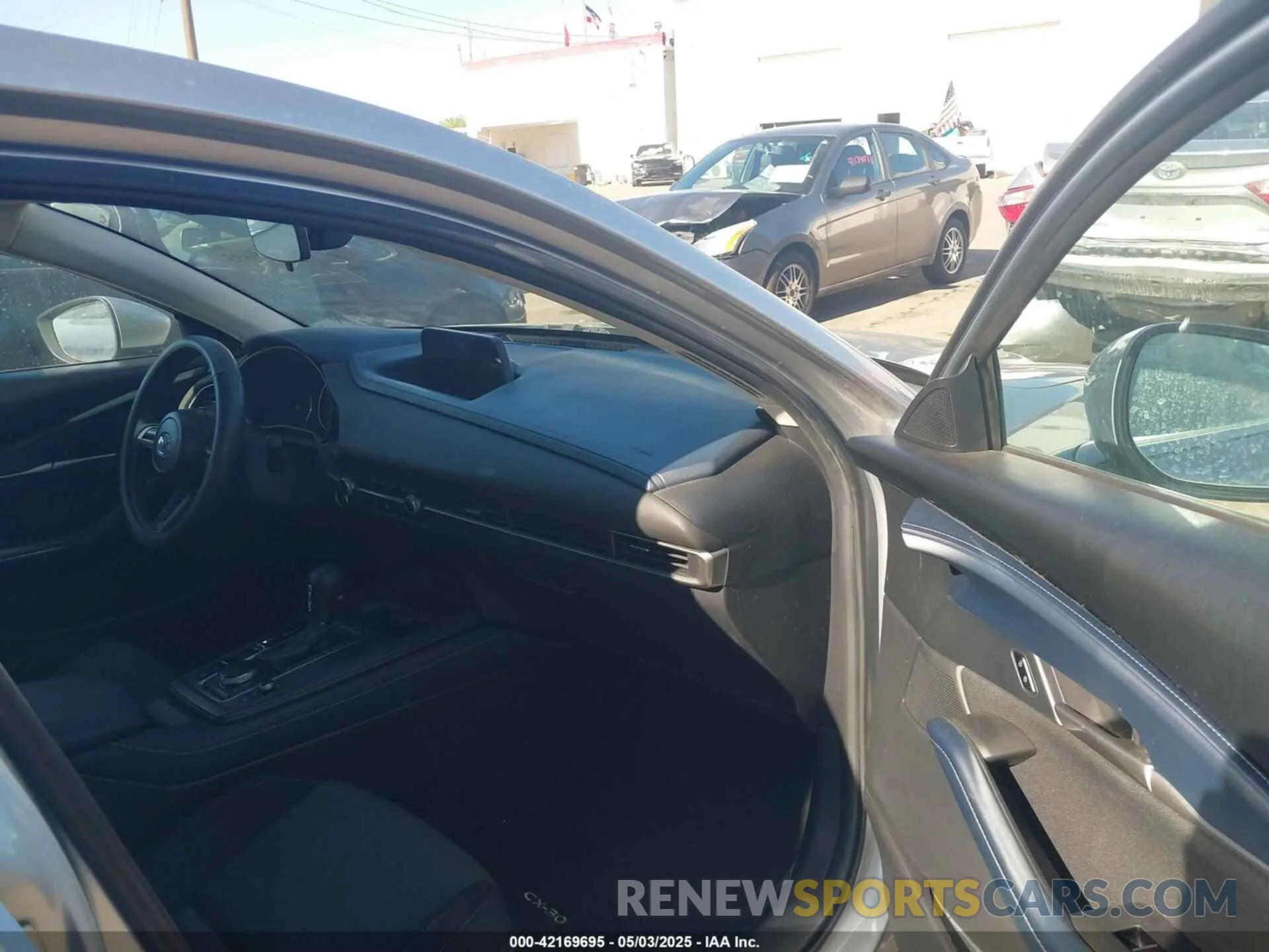 5 Photograph of a damaged car 3MVDMBBL0LM122463 MAZDA CX-30 2020