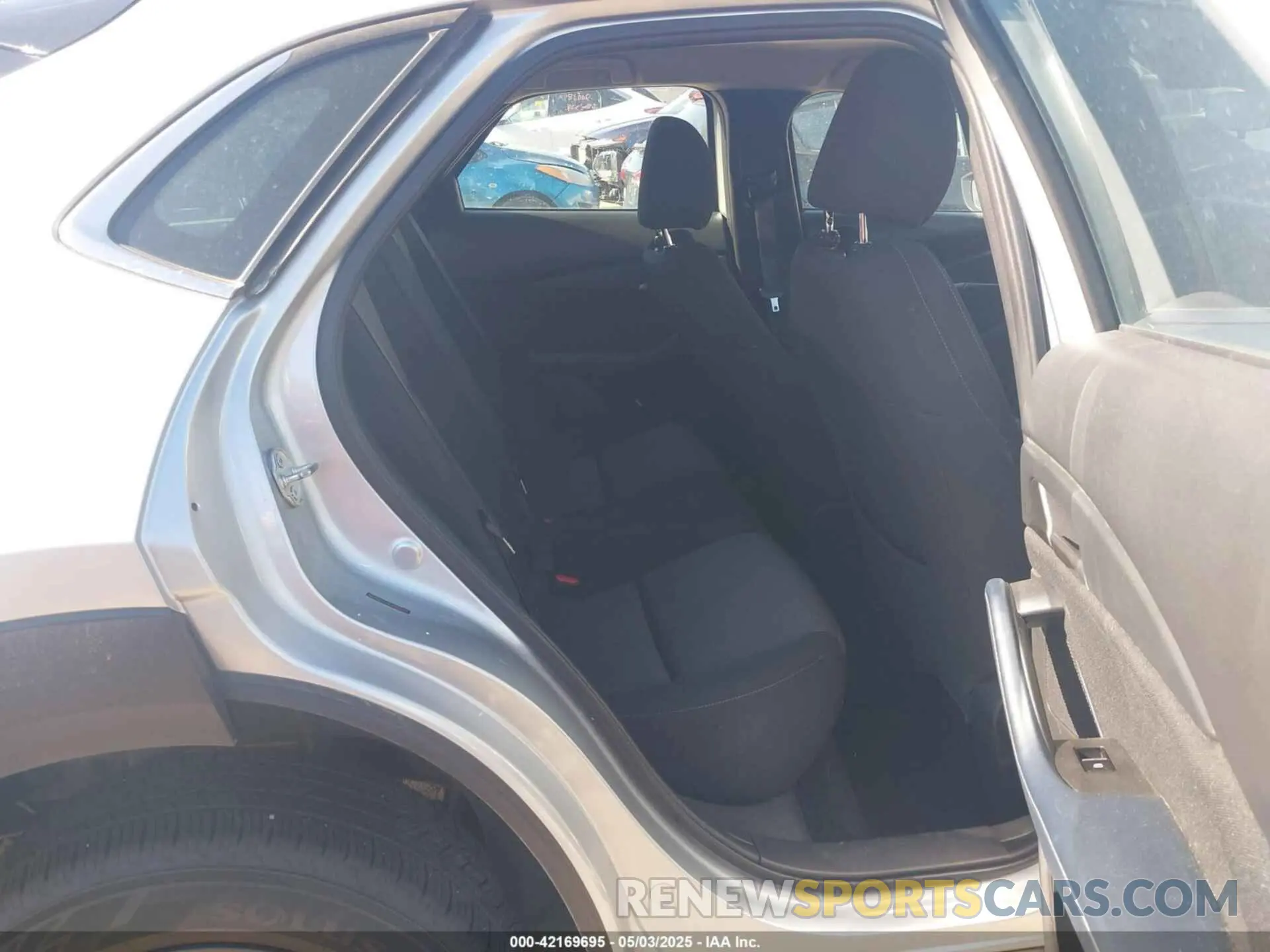 8 Photograph of a damaged car 3MVDMBBL0LM122463 MAZDA CX-30 2020