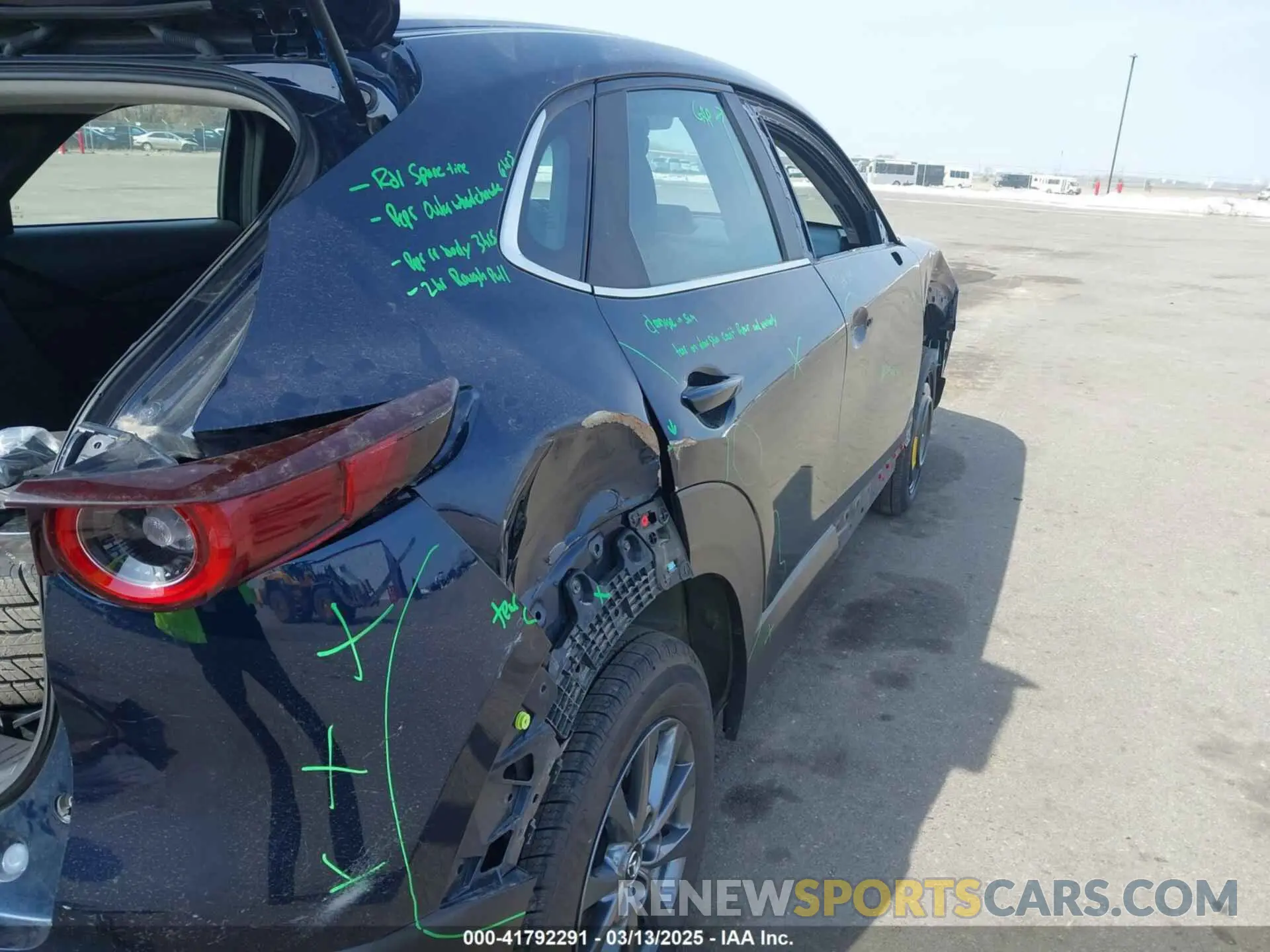 18 Photograph of a damaged car 3MVDMBBLXLM105461 MAZDA CX-30 2020