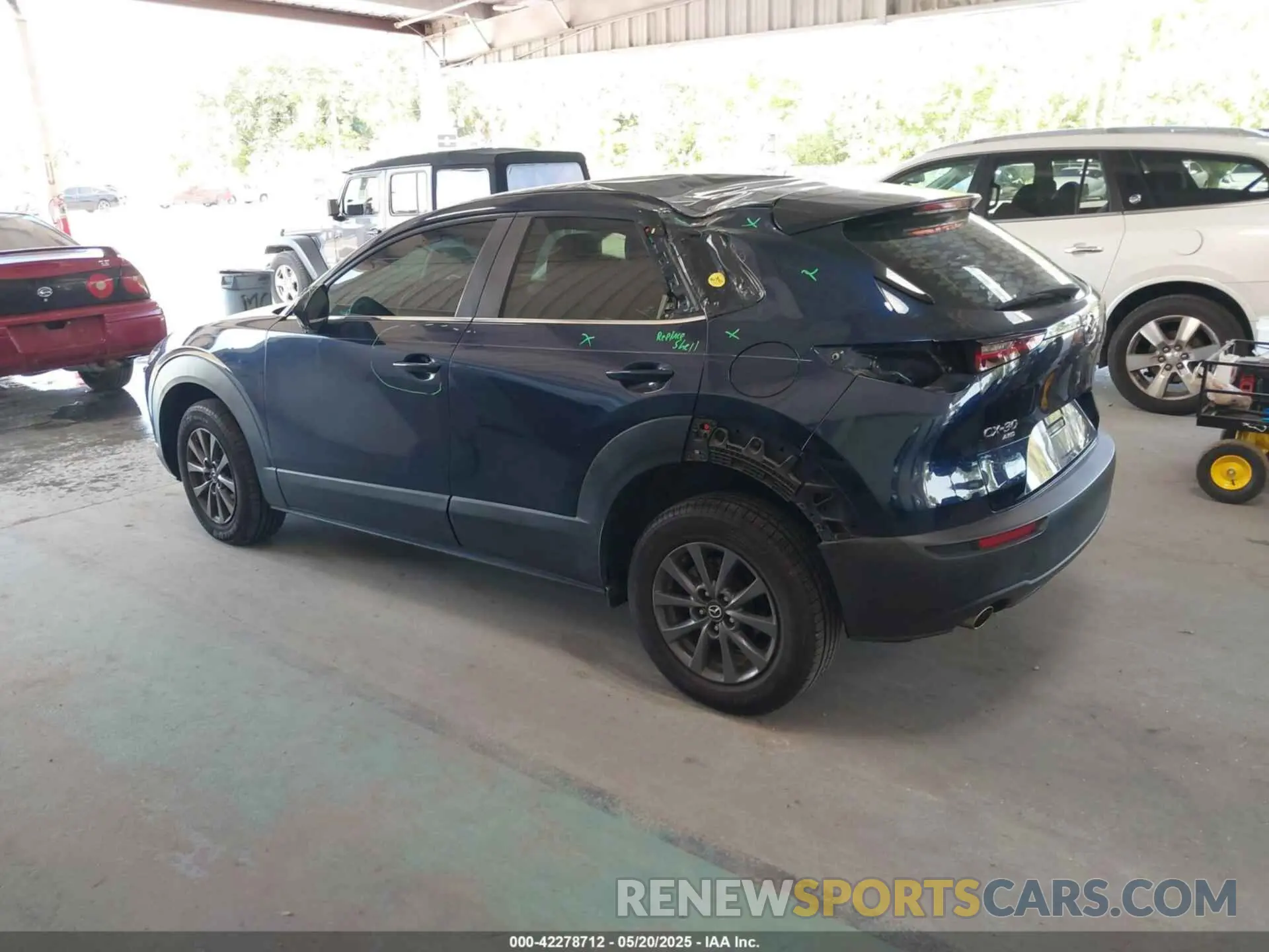 3 Photograph of a damaged car 3MVDMBBLXLM124639 MAZDA CX-30 2020