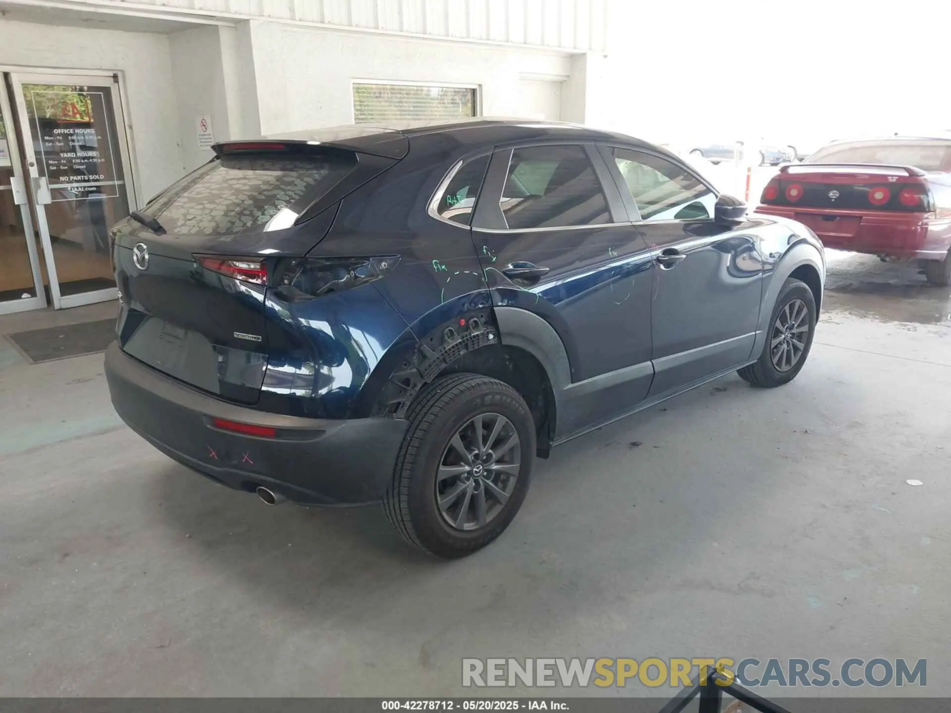 4 Photograph of a damaged car 3MVDMBBLXLM124639 MAZDA CX-30 2020