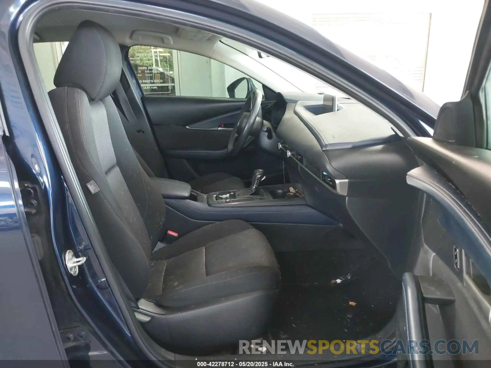 5 Photograph of a damaged car 3MVDMBBLXLM124639 MAZDA CX-30 2020