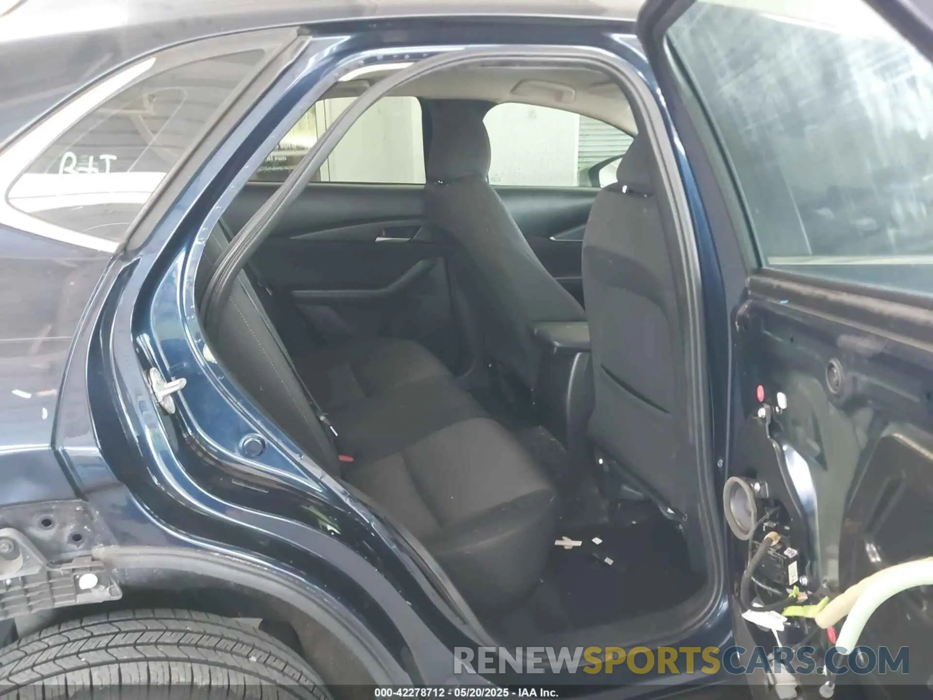 8 Photograph of a damaged car 3MVDMBBLXLM124639 MAZDA CX-30 2020