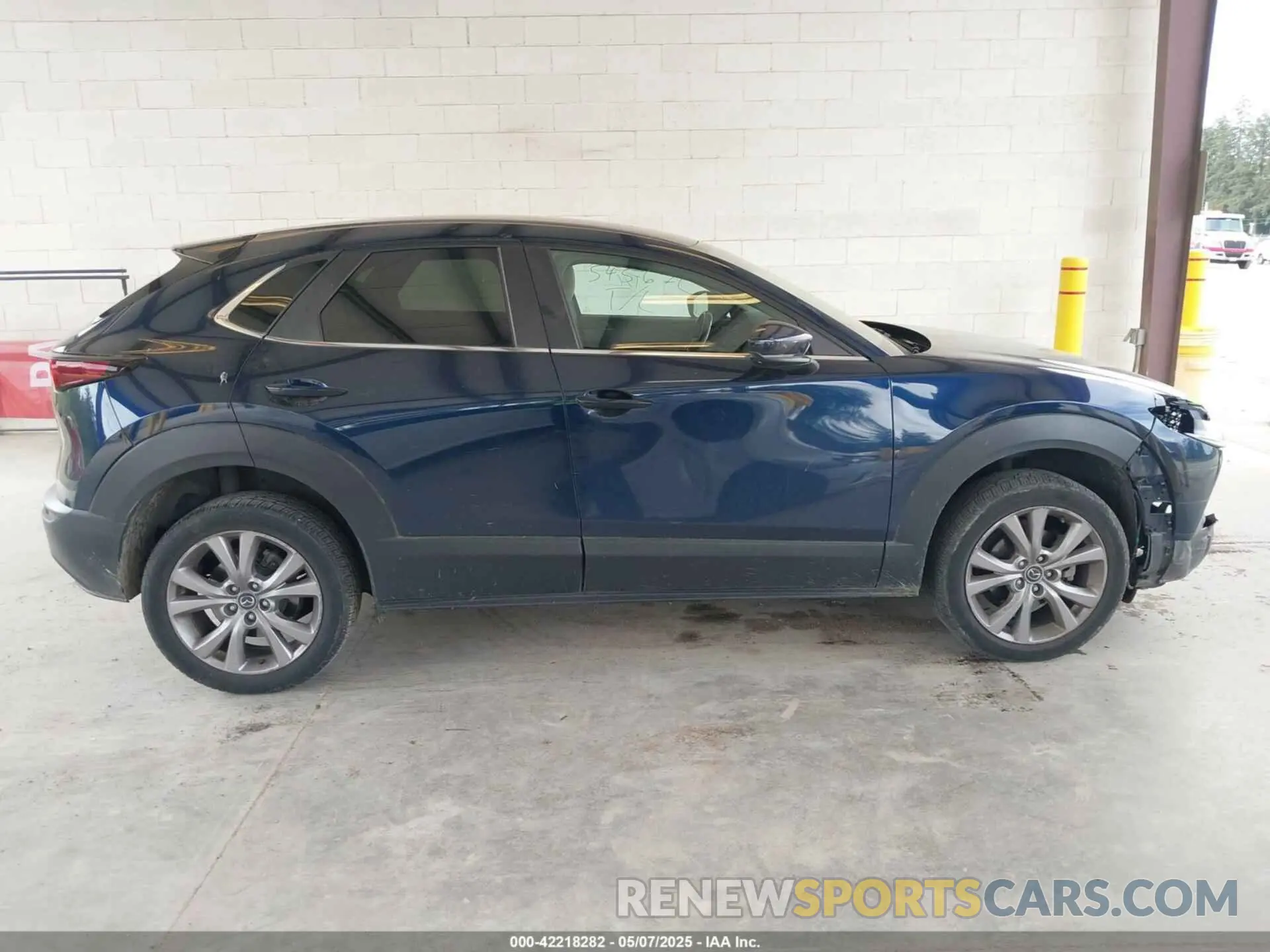 14 Photograph of a damaged car 3MVDMBCL8LM133368 MAZDA CX-30 2020