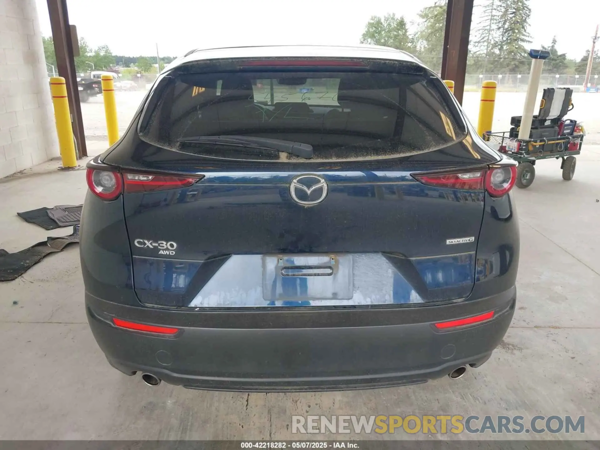 17 Photograph of a damaged car 3MVDMBCL8LM133368 MAZDA CX-30 2020