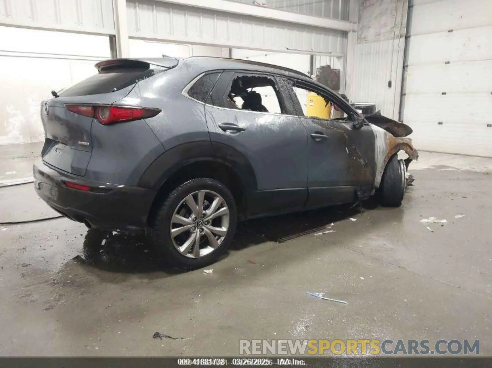 4 Photograph of a damaged car 3MVDMBEM1LM139700 MAZDA CX-30 2020