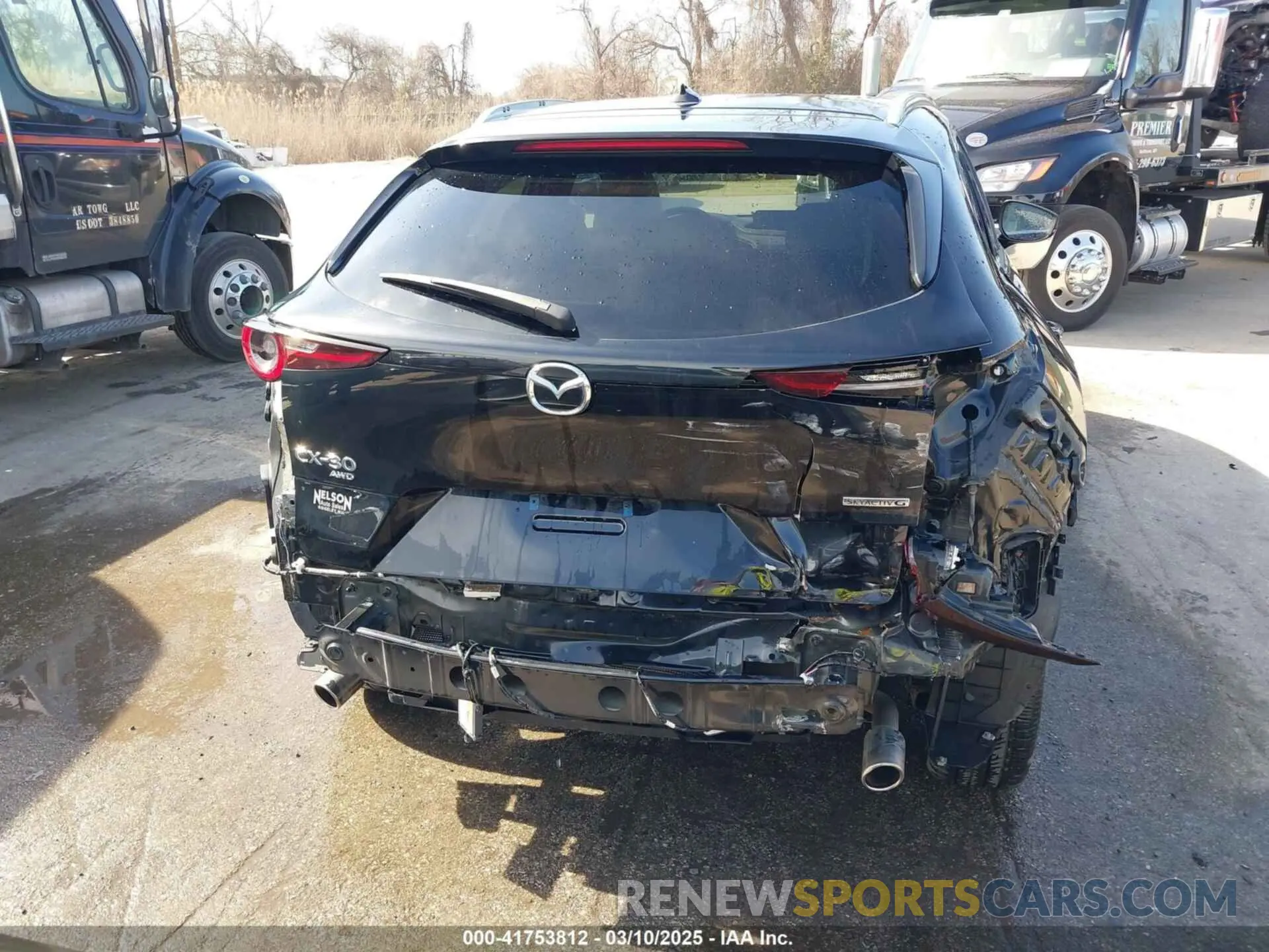 17 Photograph of a damaged car 3MVDMBEM5LM106120 MAZDA CX-30 2020