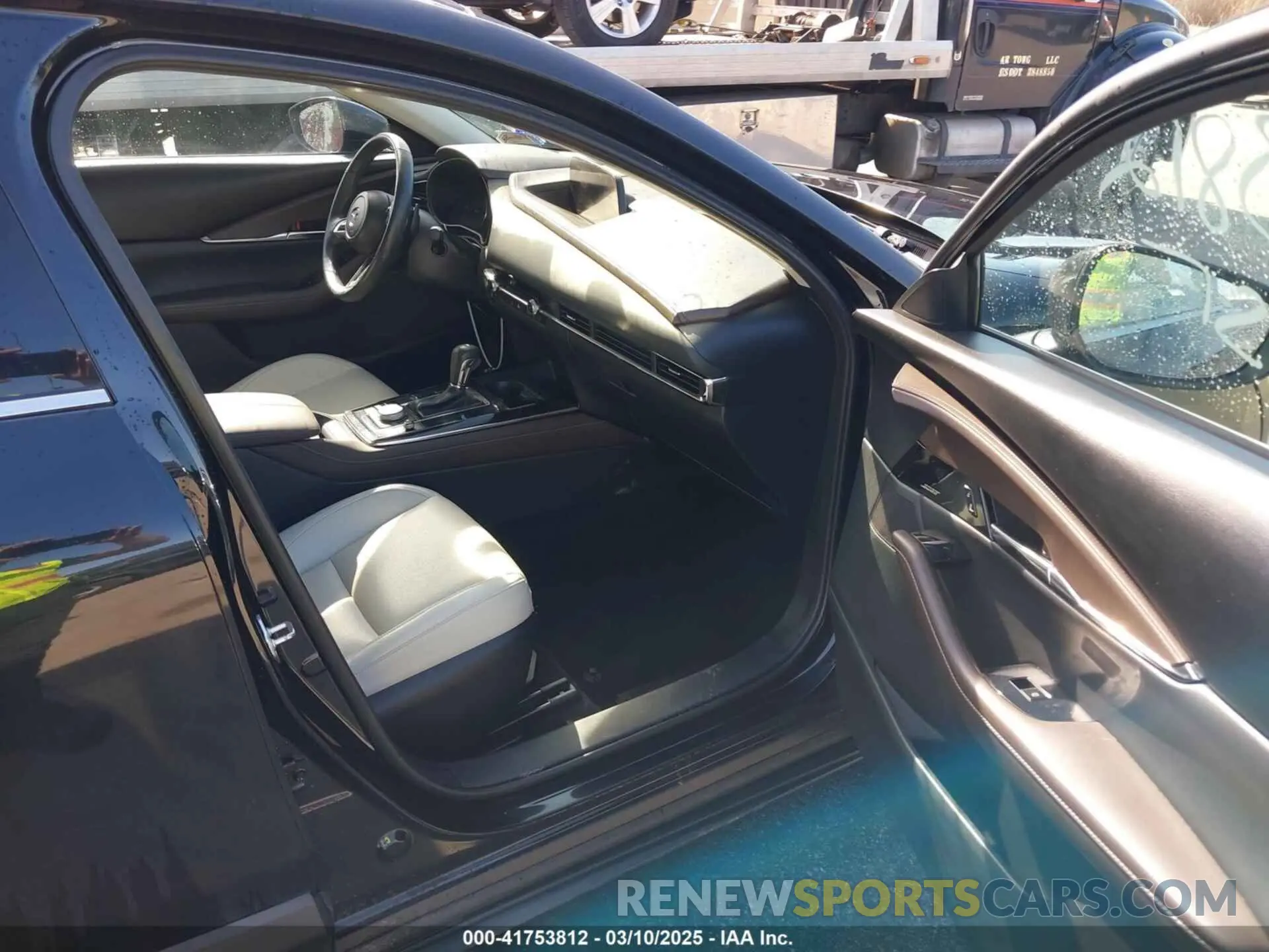 5 Photograph of a damaged car 3MVDMBEM5LM106120 MAZDA CX-30 2020