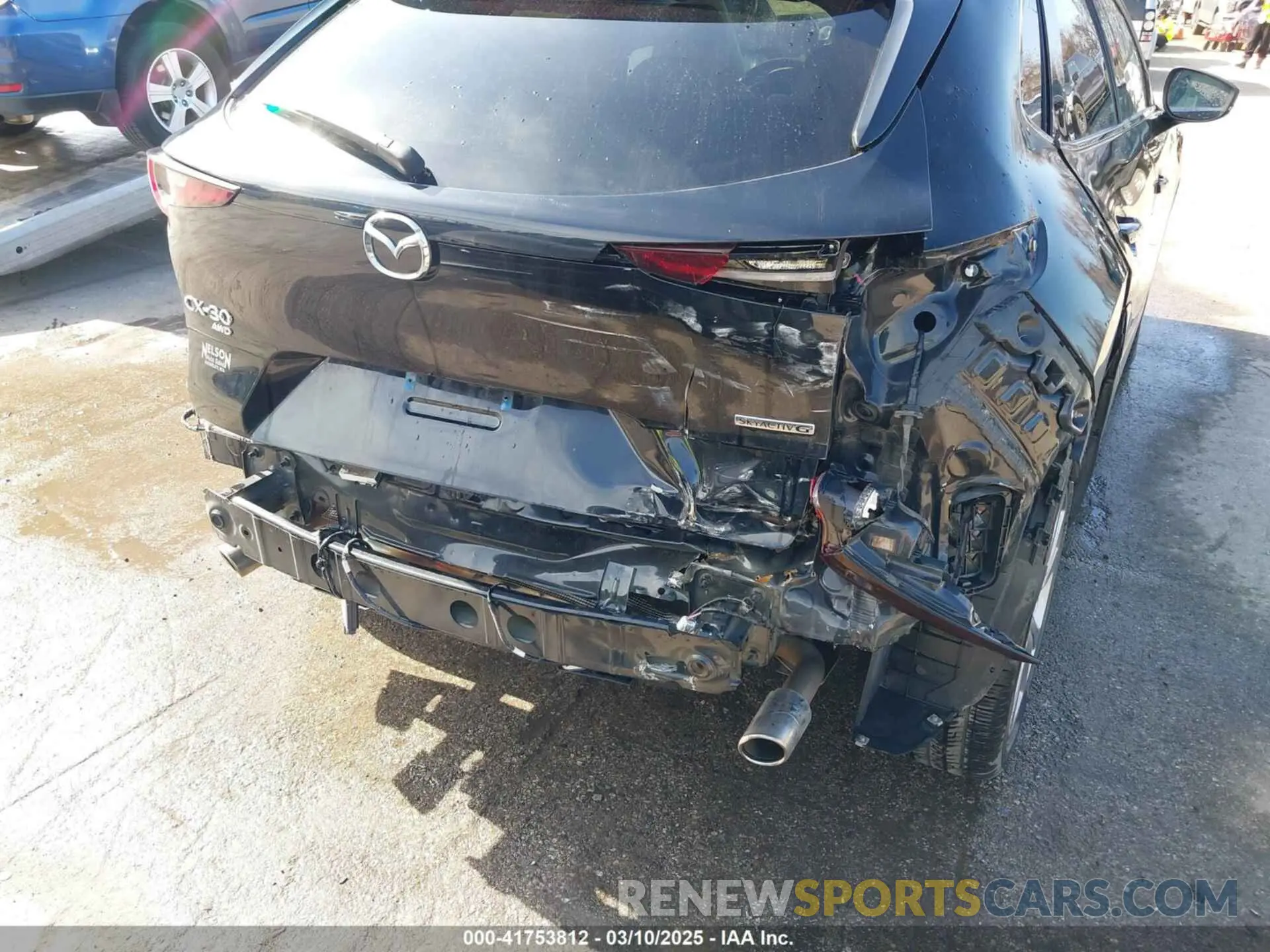 6 Photograph of a damaged car 3MVDMBEM5LM106120 MAZDA CX-30 2020