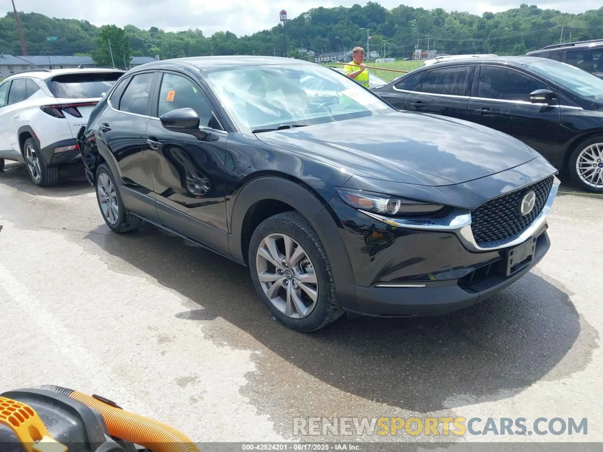 1 Photograph of a damaged car 3MVDMABL2MM243328 MAZDA CX-30 2021
