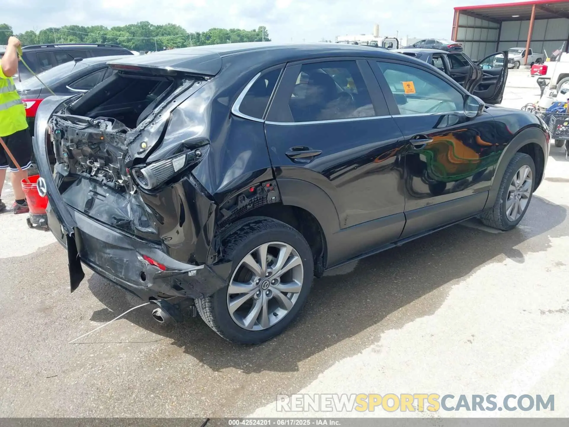 4 Photograph of a damaged car 3MVDMABL2MM243328 MAZDA CX-30 2021