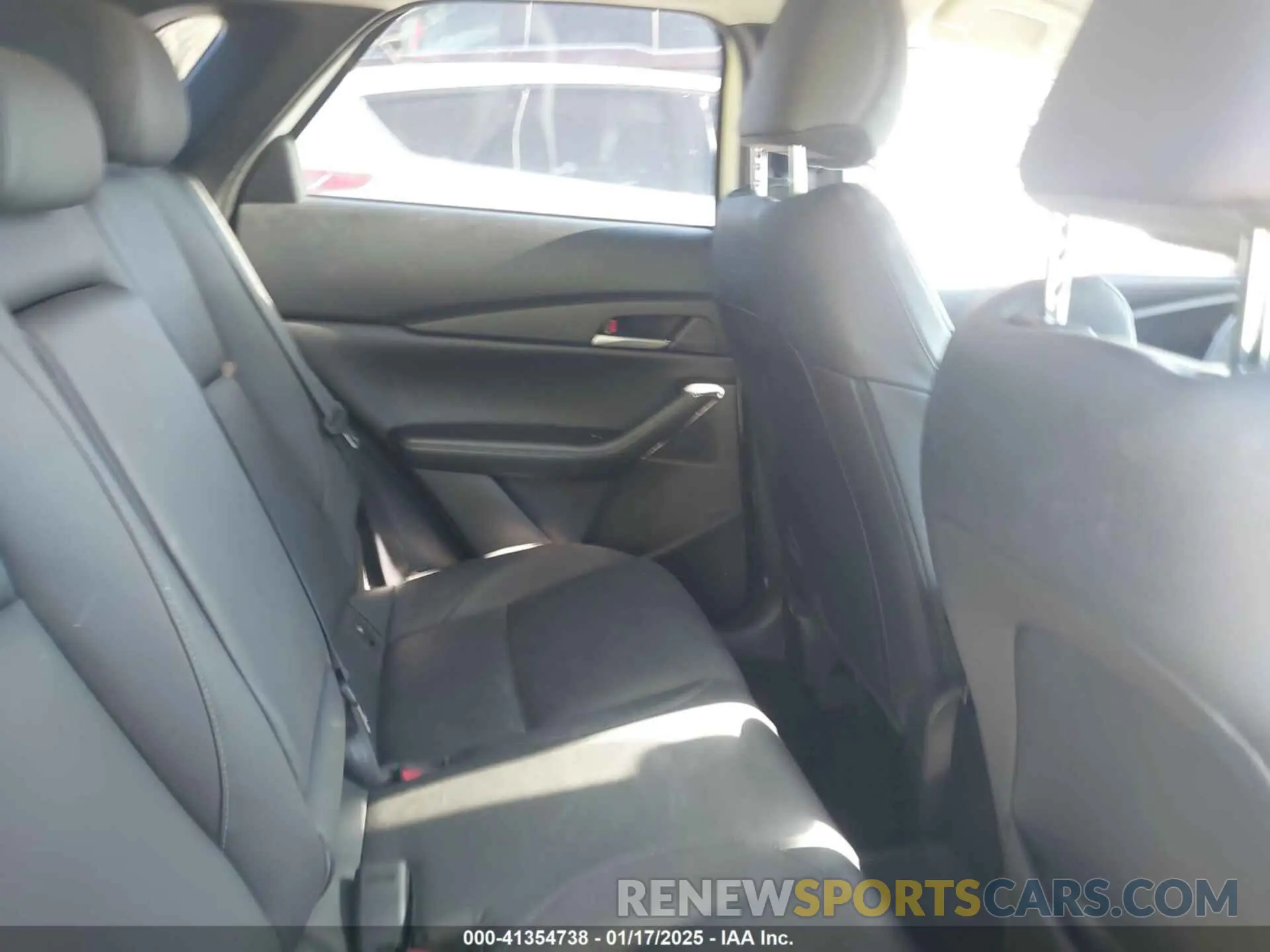 8 Фотография поврежденного автомобиля 3MVDMABL3MM239692 MAZDA CX-30 2021