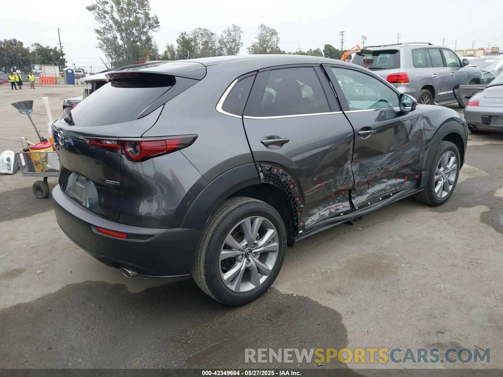 4 Photograph of a damaged car 3MVDMABL4MM220536 MAZDA CX-30 2021