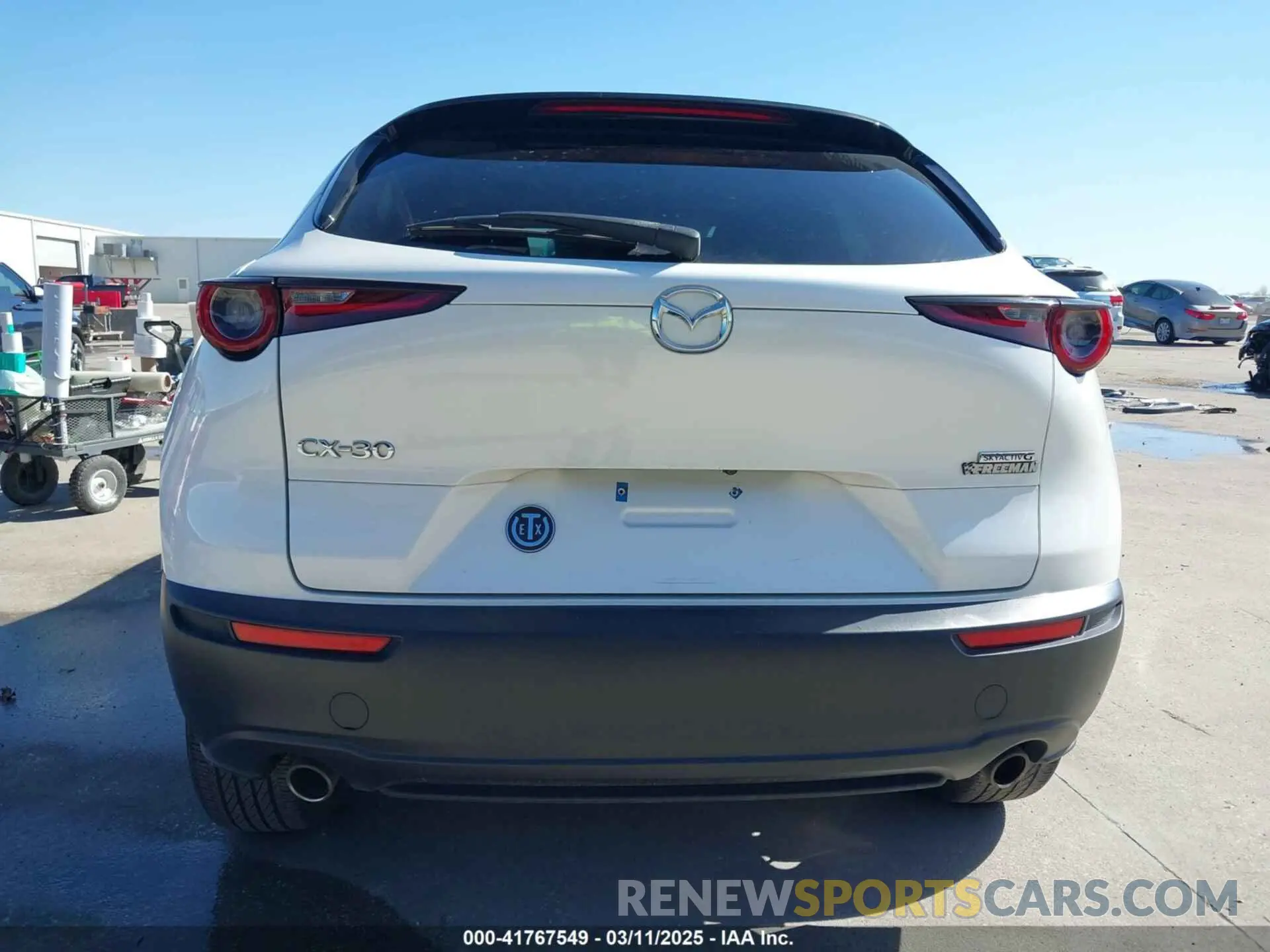 17 Photograph of a damaged car 3MVDMACL7MM209903 MAZDA CX-30 2021