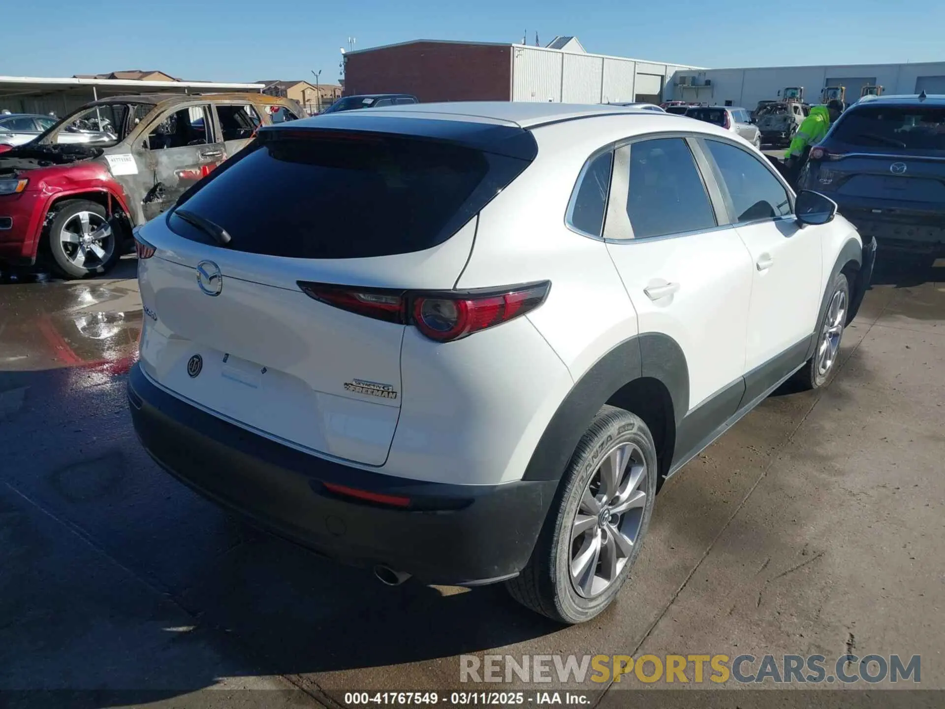 4 Photograph of a damaged car 3MVDMACL7MM209903 MAZDA CX-30 2021