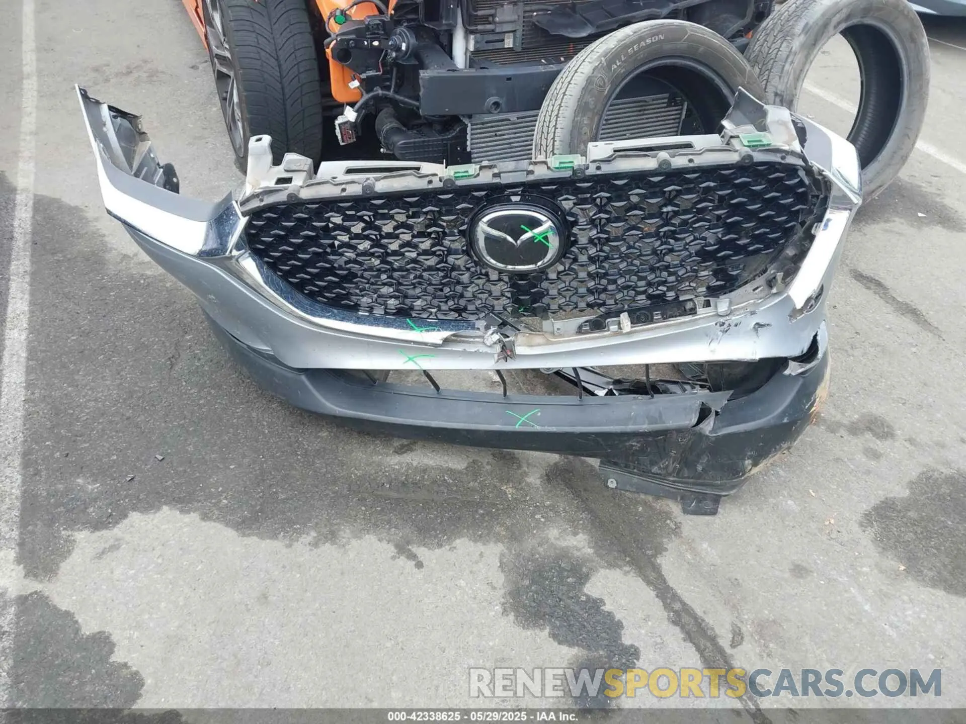 12 Photograph of a damaged car 3MVDMADL7MM252507 MAZDA CX-30 2021