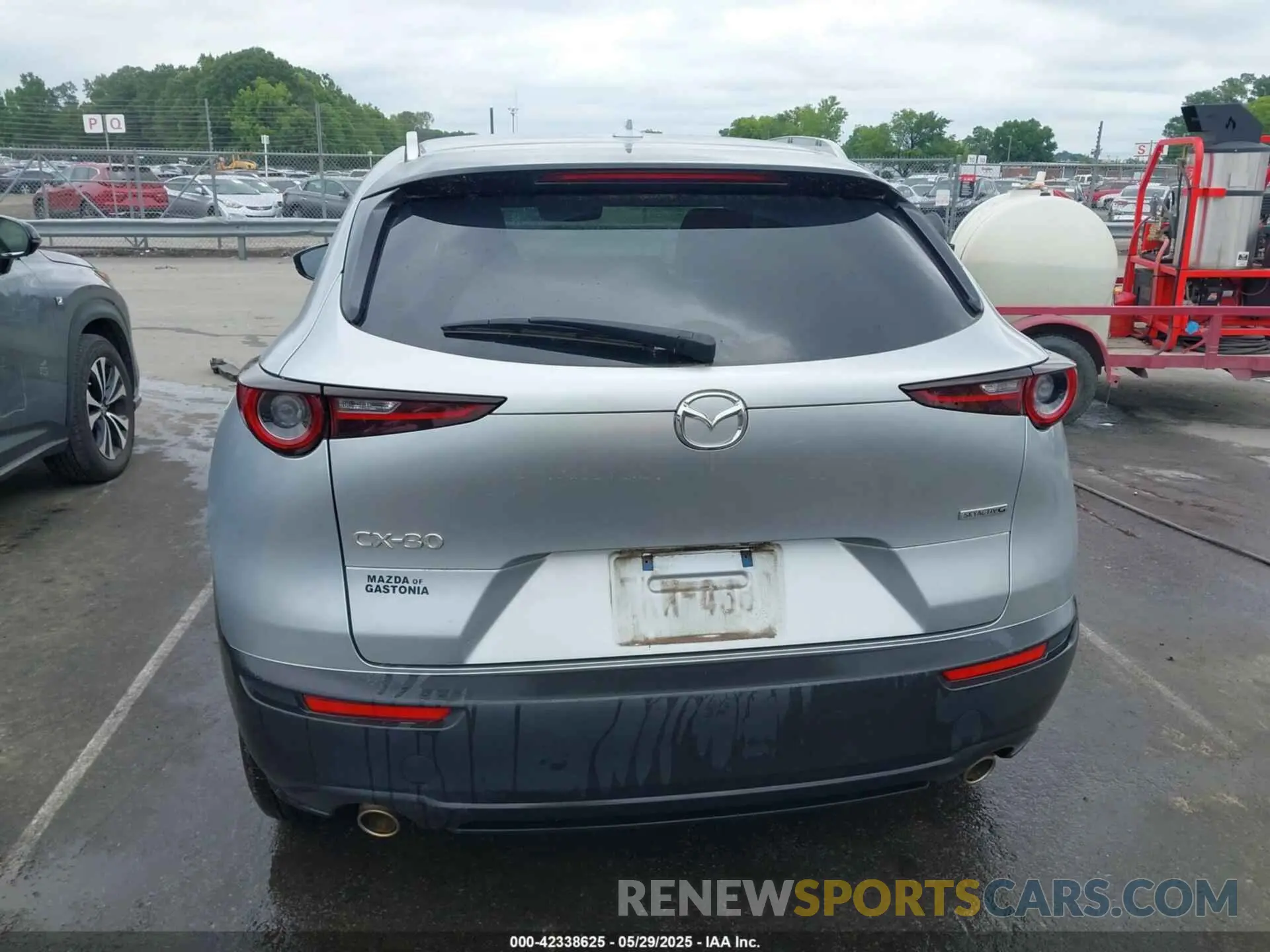 17 Photograph of a damaged car 3MVDMADL7MM252507 MAZDA CX-30 2021