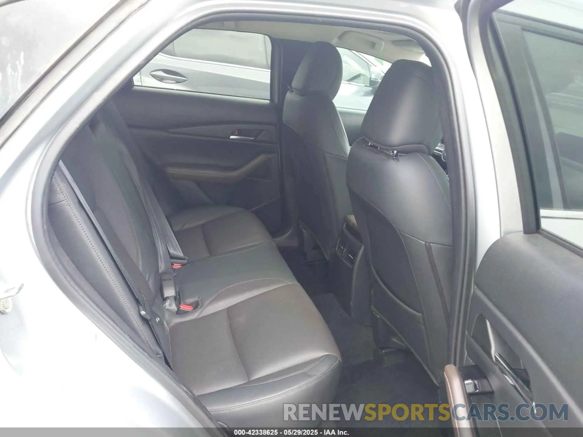 8 Photograph of a damaged car 3MVDMADL7MM252507 MAZDA CX-30 2021