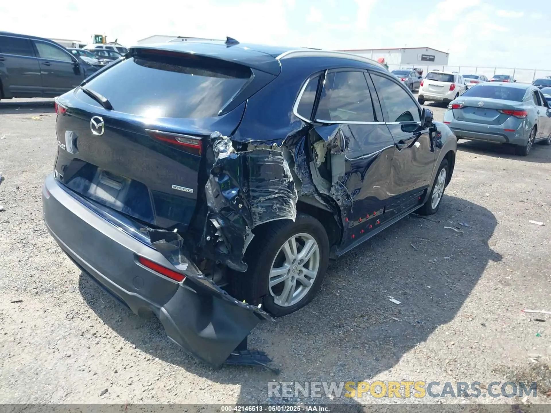 4 Photograph of a damaged car 3MVDMADLXMM201583 MAZDA CX-30 2021
