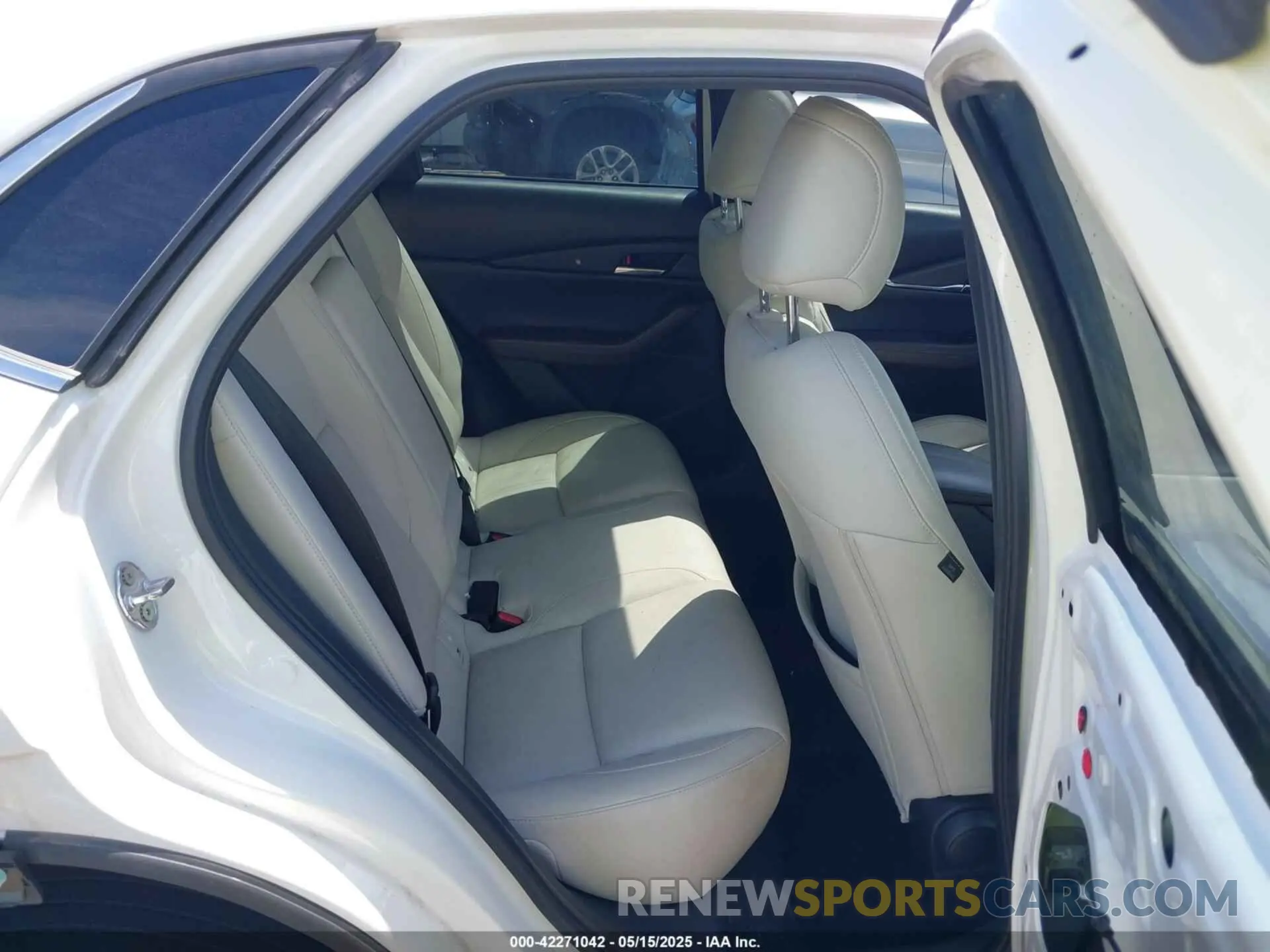 8 Photograph of a damaged car 3MVDMADLXMM315664 MAZDA CX-30 2021
