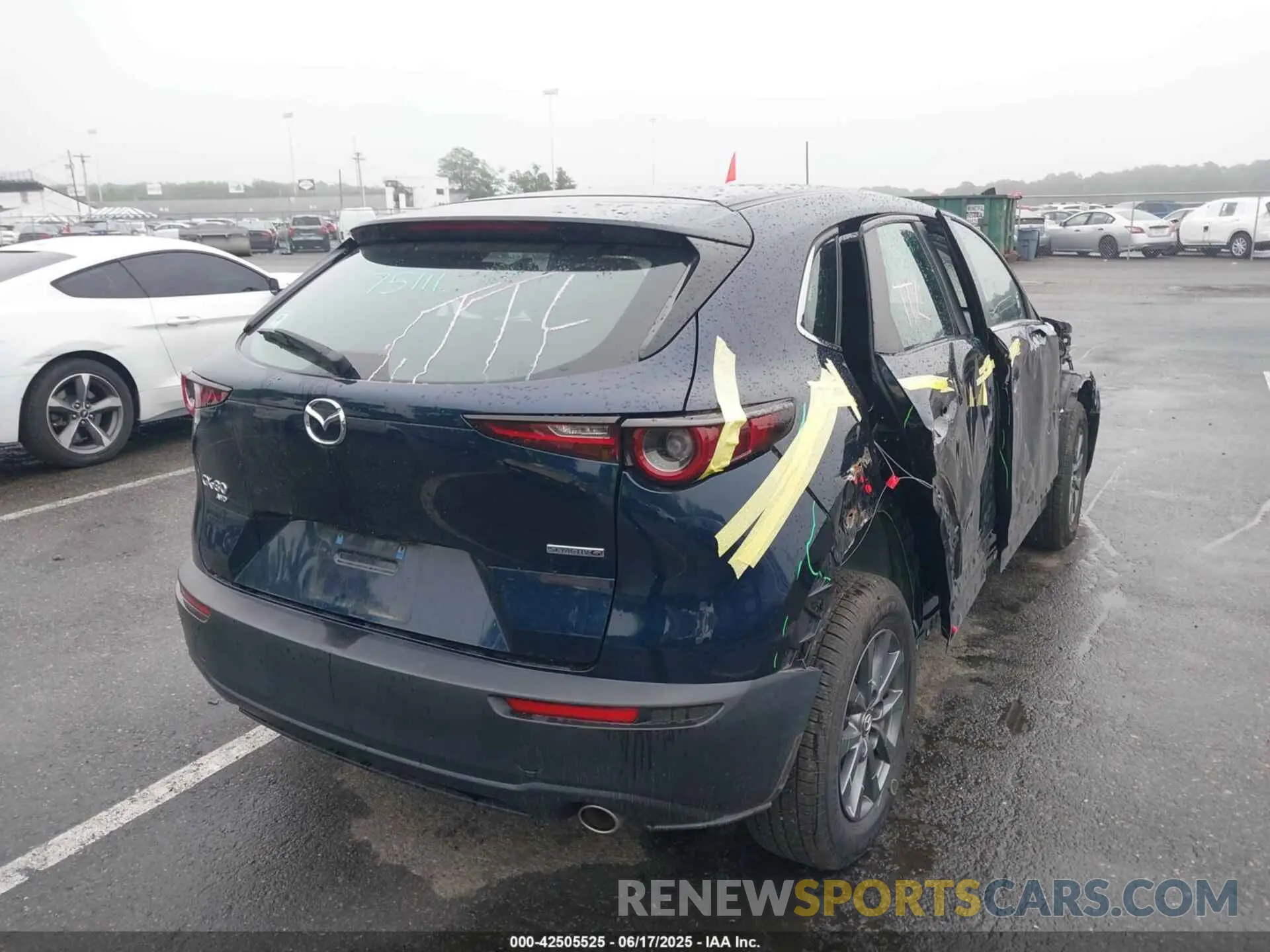 18 Photograph of a damaged car 3MVDMBAL5MM254086 MAZDA CX-30 2021