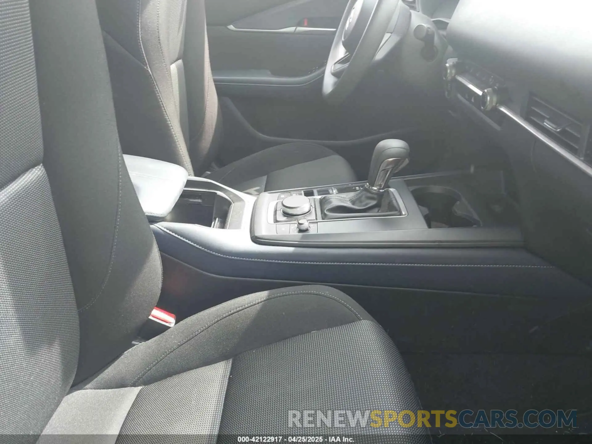 5 Photograph of a damaged car 3MVDMBAL6MM206130 MAZDA CX-30 2021