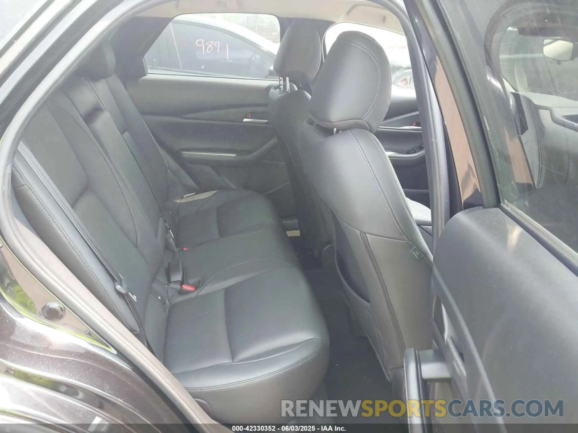 8 Photograph of a damaged car 3MVDMBBL2MM263309 MAZDA CX-30 2021