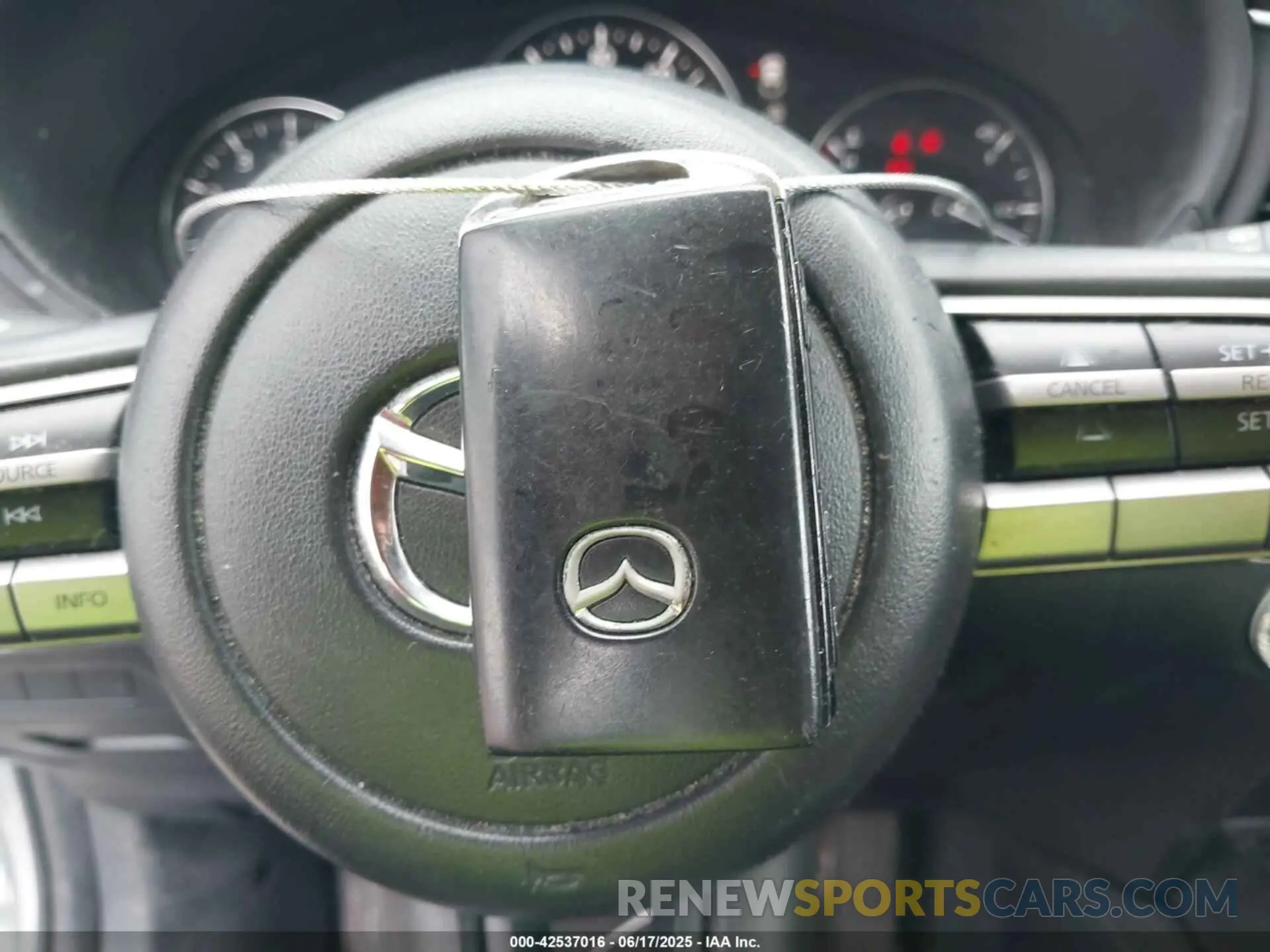 11 Фотография поврежденного автомобиля 3MVDMBBL4MM240615 MAZDA CX-30 2021