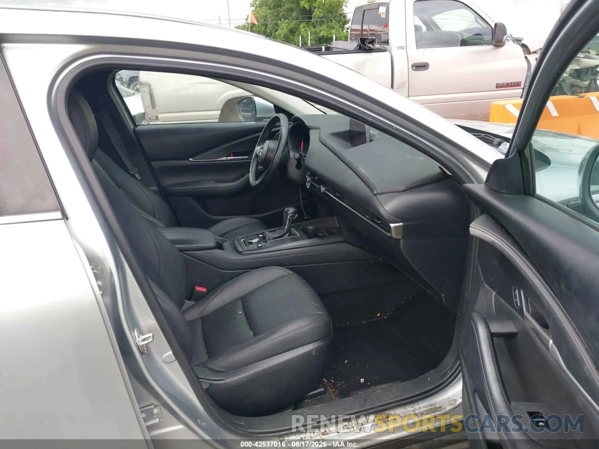 5 Фотография поврежденного автомобиля 3MVDMBBL4MM240615 MAZDA CX-30 2021