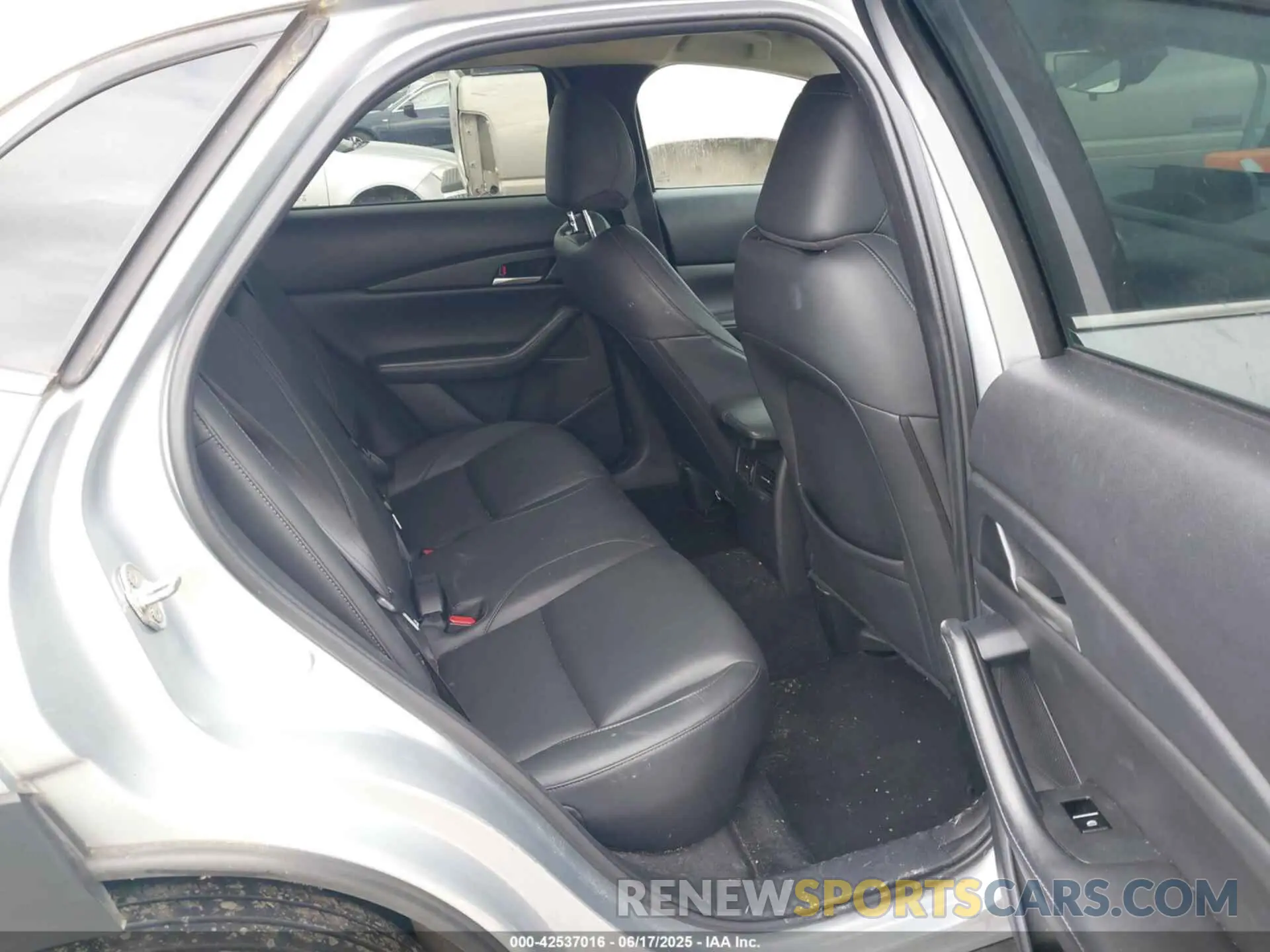 8 Фотография поврежденного автомобиля 3MVDMBBL4MM240615 MAZDA CX-30 2021
