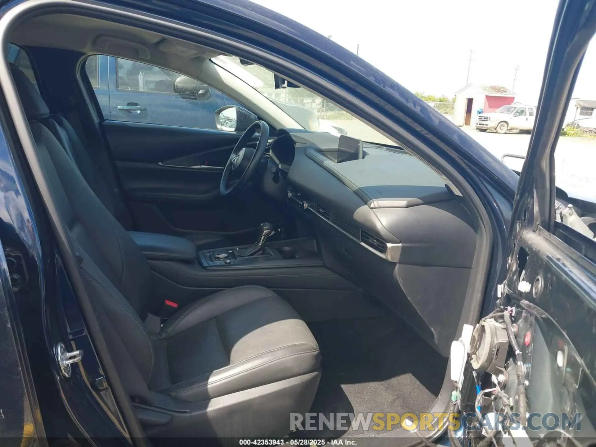 5 Photograph of a damaged car 3MVDMBBL6MM243726 MAZDA CX-30 2021