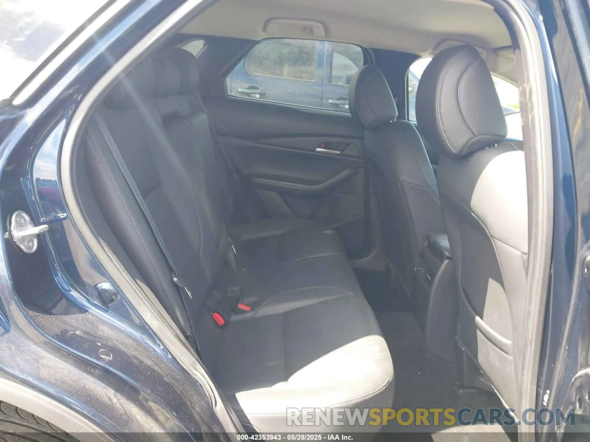 8 Photograph of a damaged car 3MVDMBBL6MM243726 MAZDA CX-30 2021