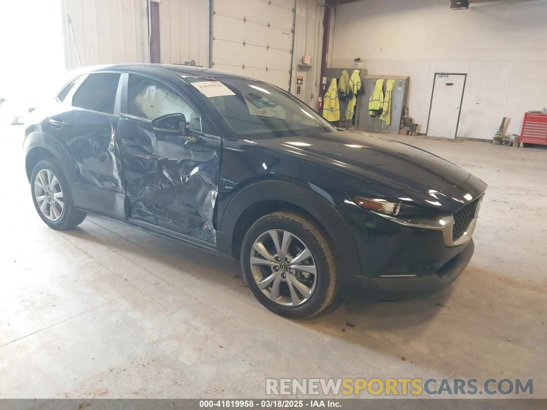 1 Photograph of a damaged car 3MVDMBBL8MM317065 MAZDA CX-30 2021