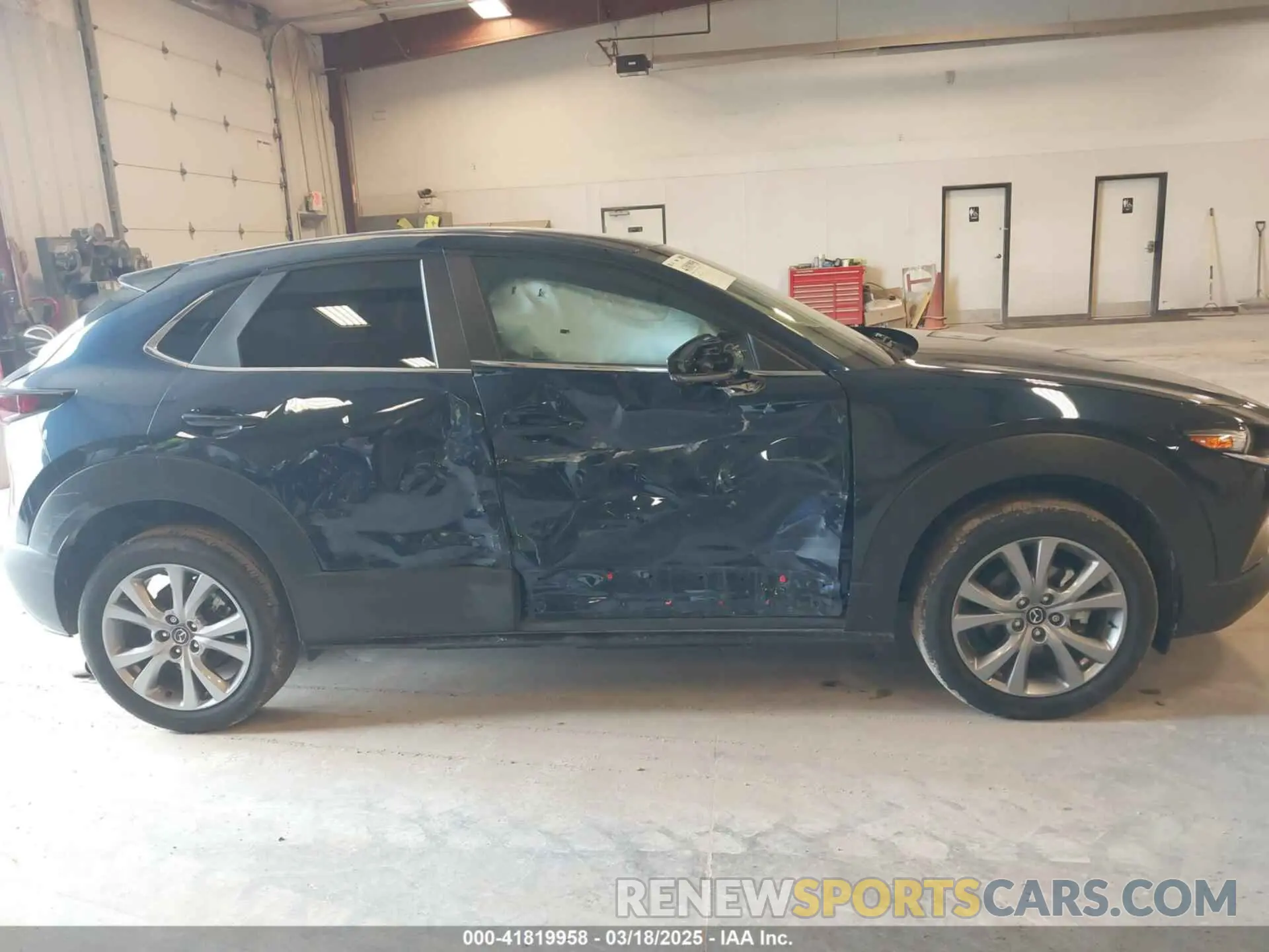 13 Photograph of a damaged car 3MVDMBBL8MM317065 MAZDA CX-30 2021