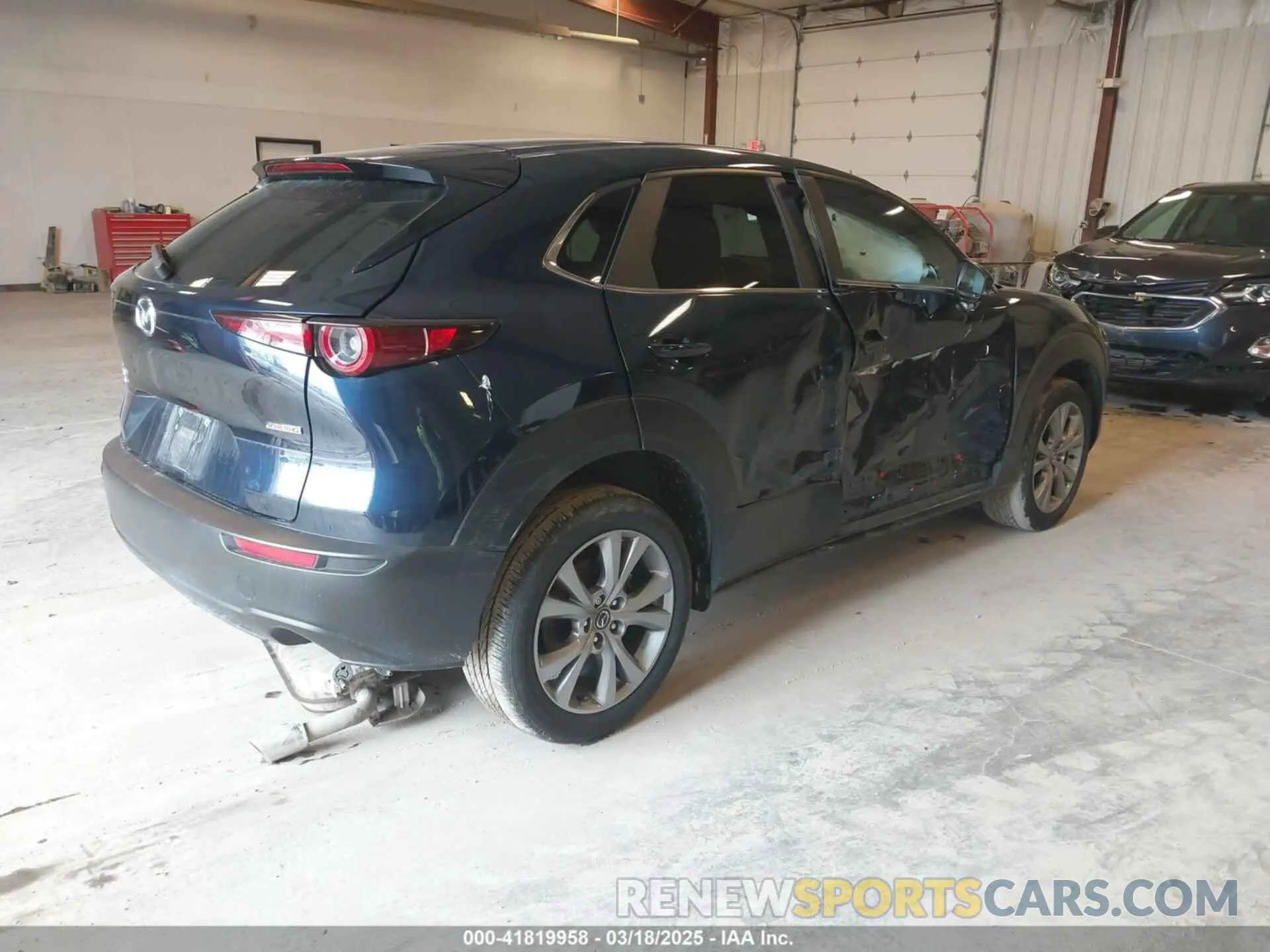 4 Photograph of a damaged car 3MVDMBBL8MM317065 MAZDA CX-30 2021