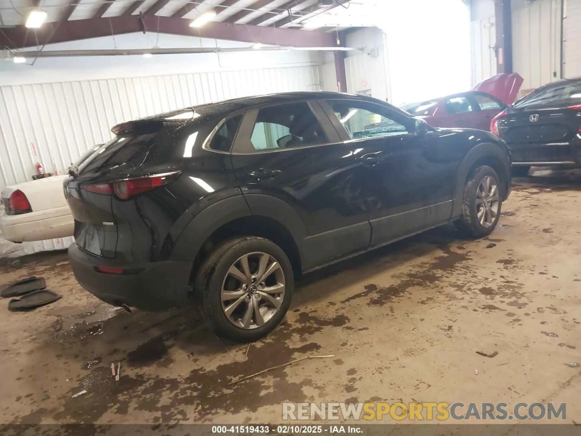 4 Photograph of a damaged car 3MVDMBBLXMM215492 MAZDA CX-30 2021