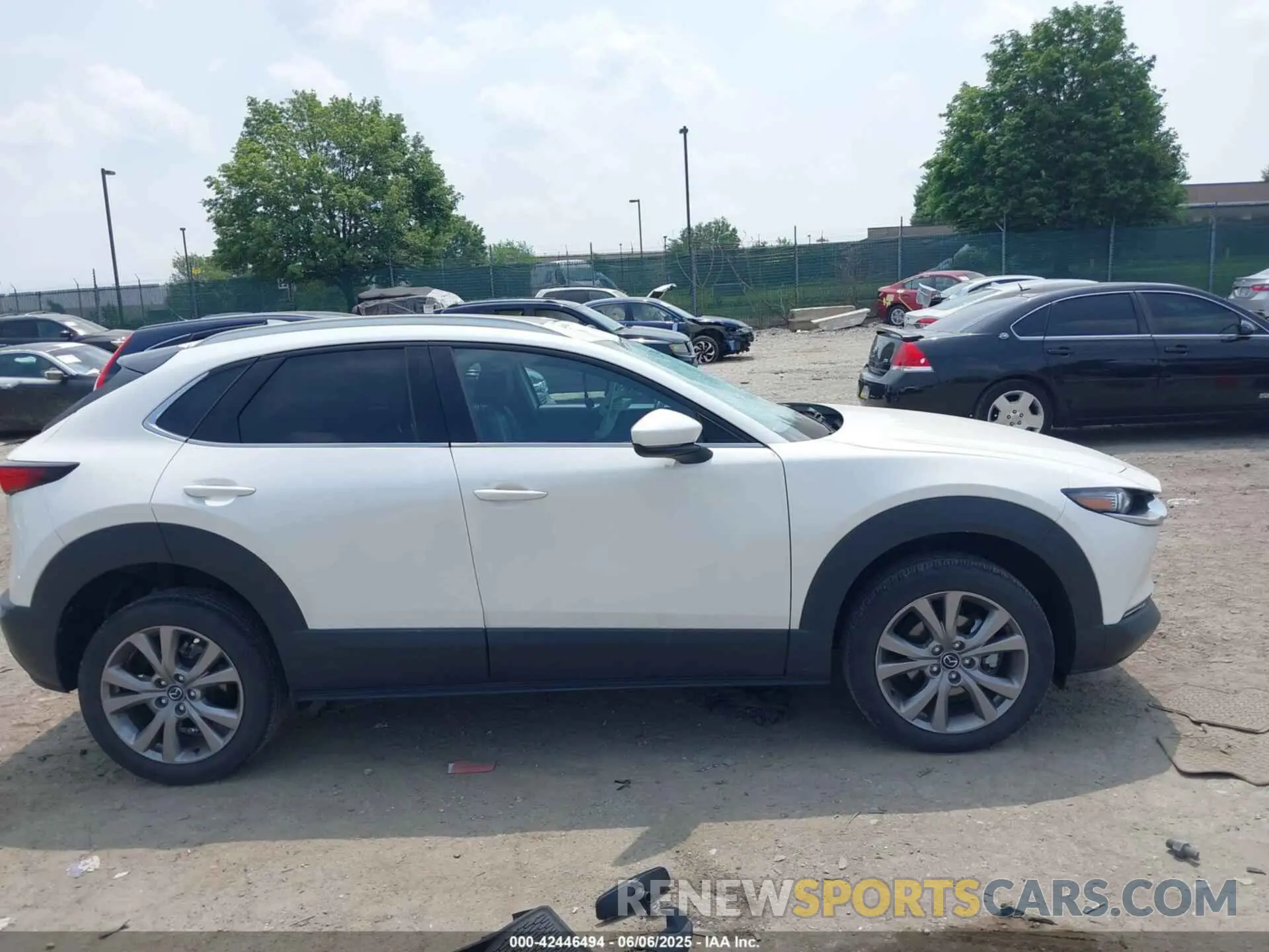 14 Photograph of a damaged car 3MVDMBDL0MM307045 MAZDA CX-30 2021