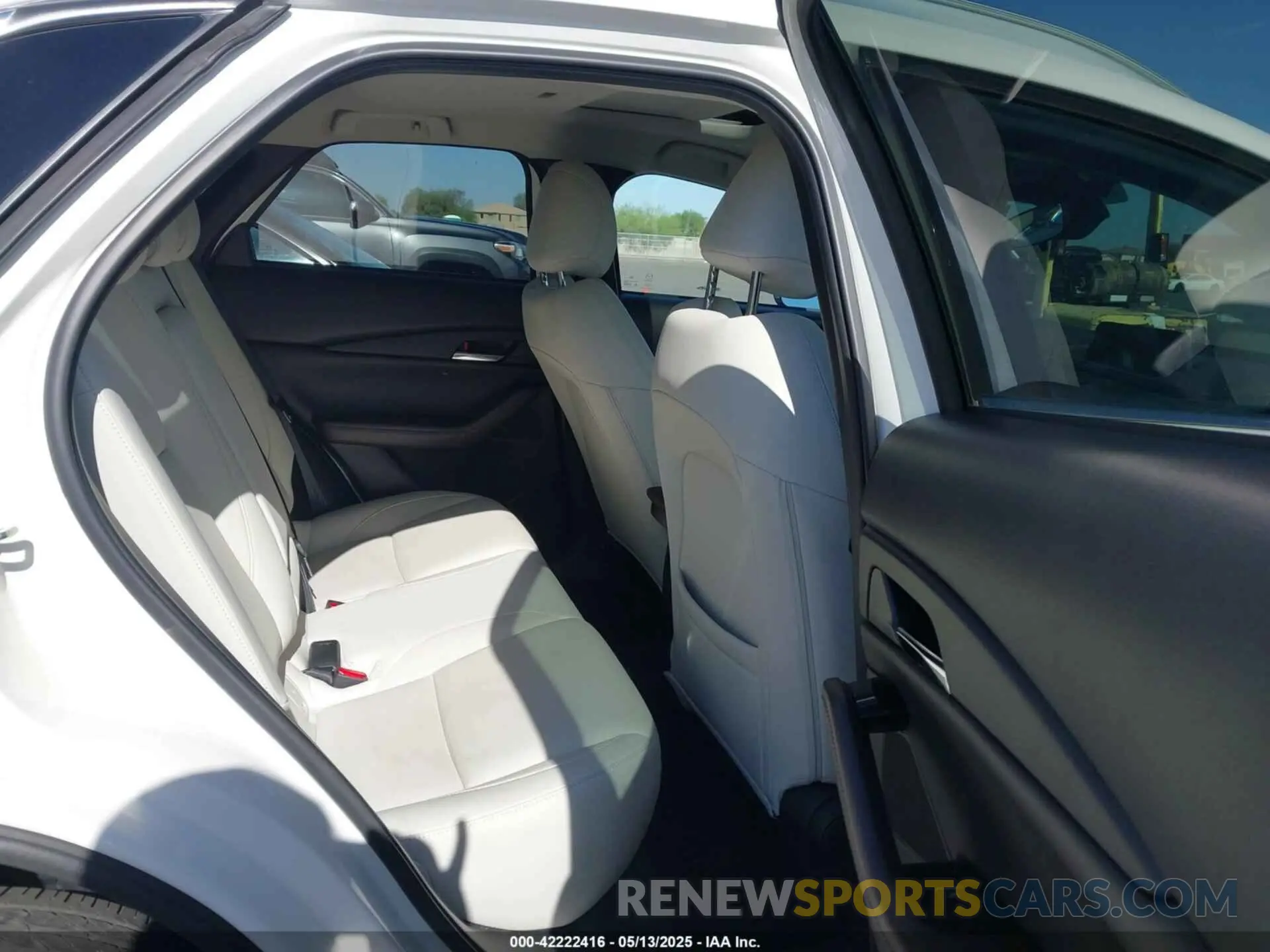 8 Photograph of a damaged car 3MVDMBDL3MM272162 MAZDA CX-30 2021