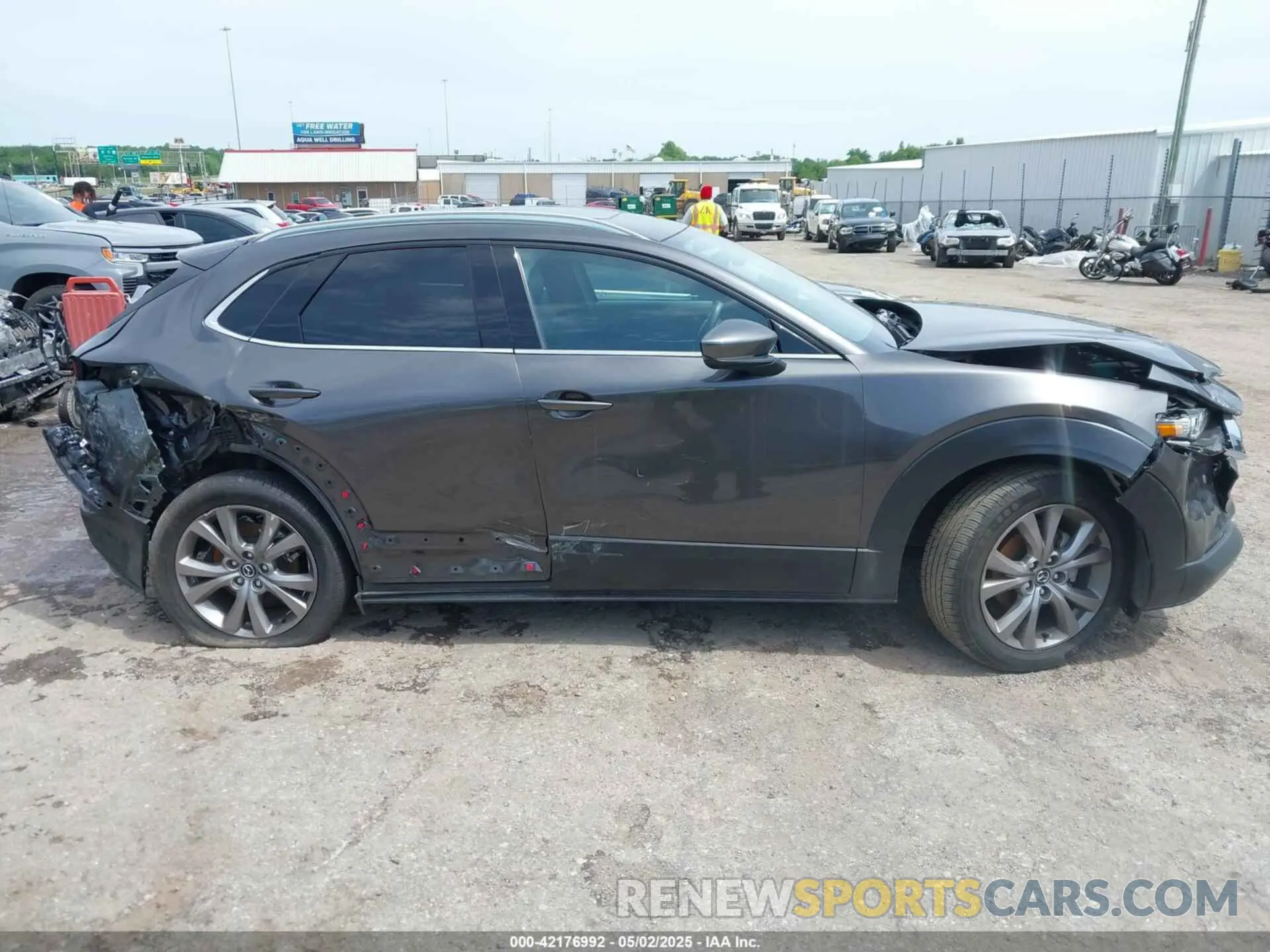 13 Photograph of a damaged car 3MVDMBDL9MM256984 MAZDA CX-30 2021