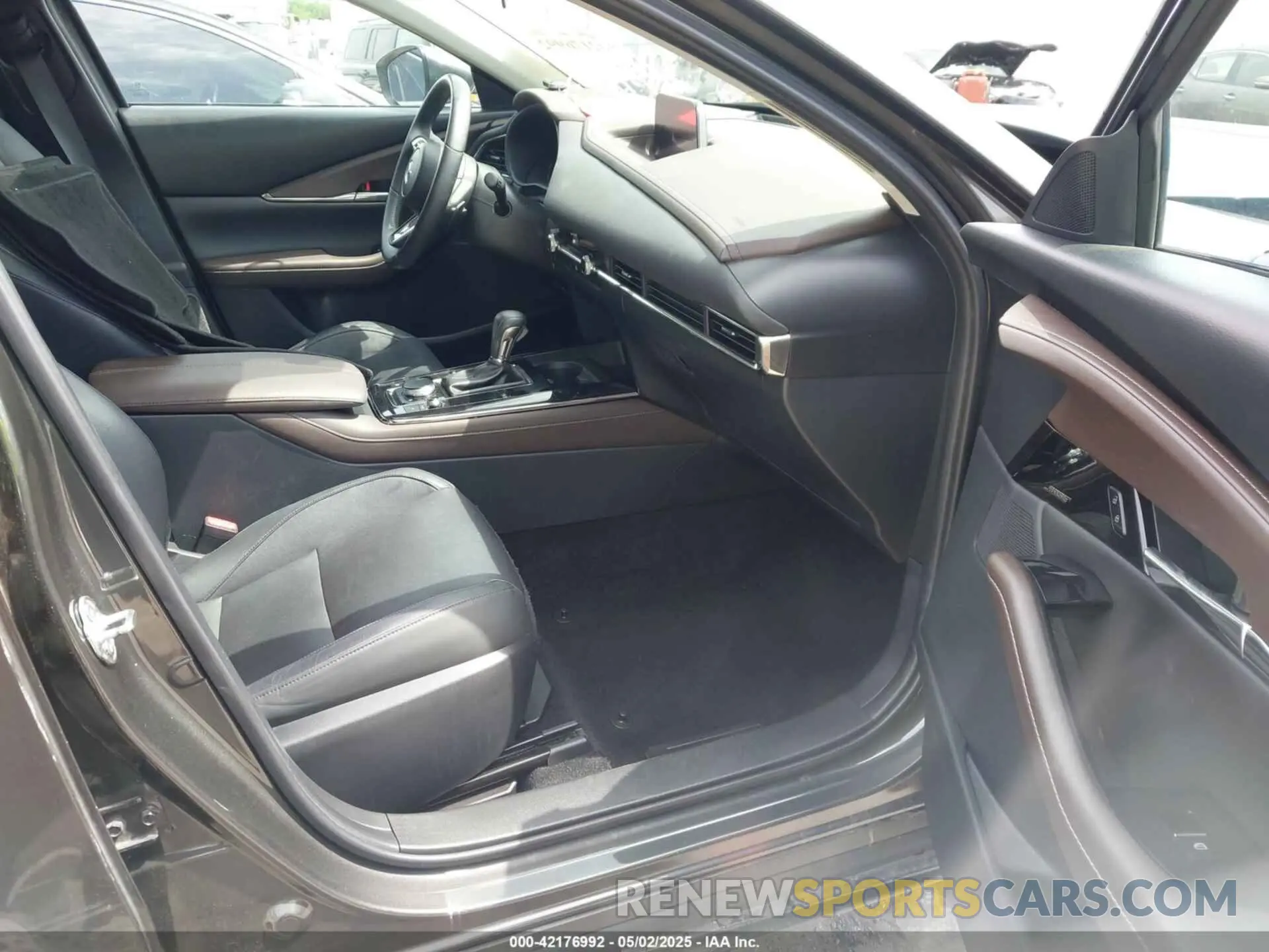 5 Photograph of a damaged car 3MVDMBDL9MM256984 MAZDA CX-30 2021