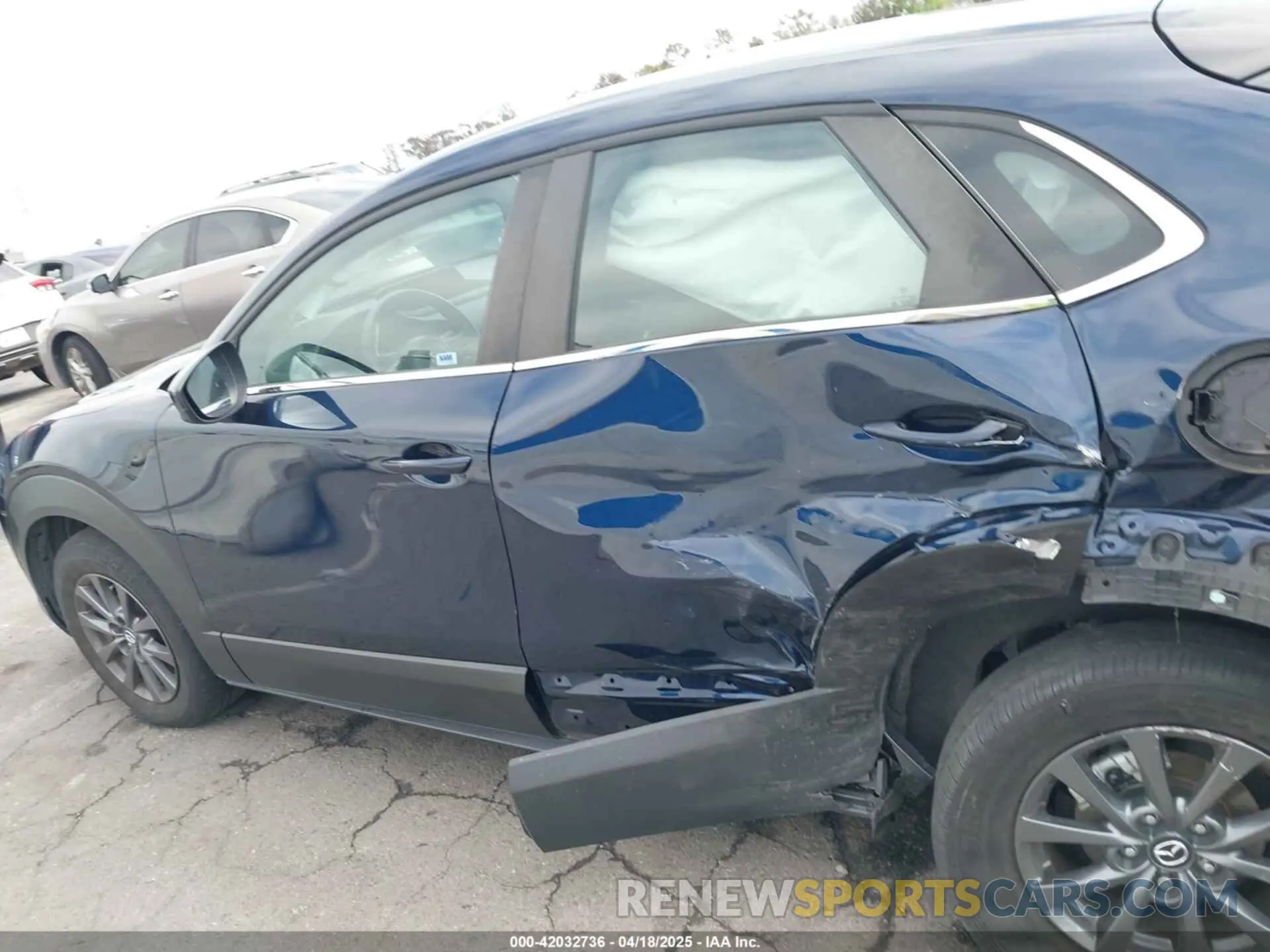 14 Photograph of a damaged car 3MVDMBAL2NM419092 MAZDA CX-30 2022