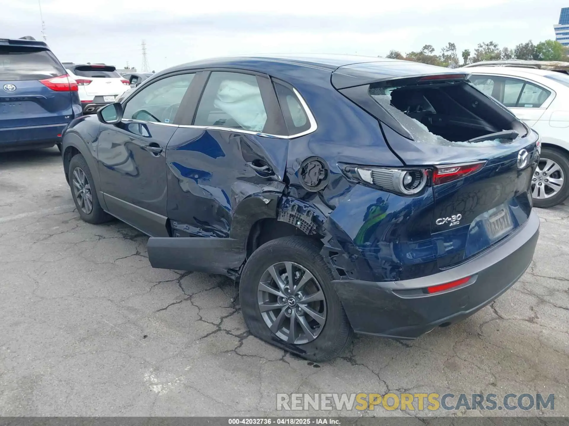 3 Photograph of a damaged car 3MVDMBAL2NM419092 MAZDA CX-30 2022