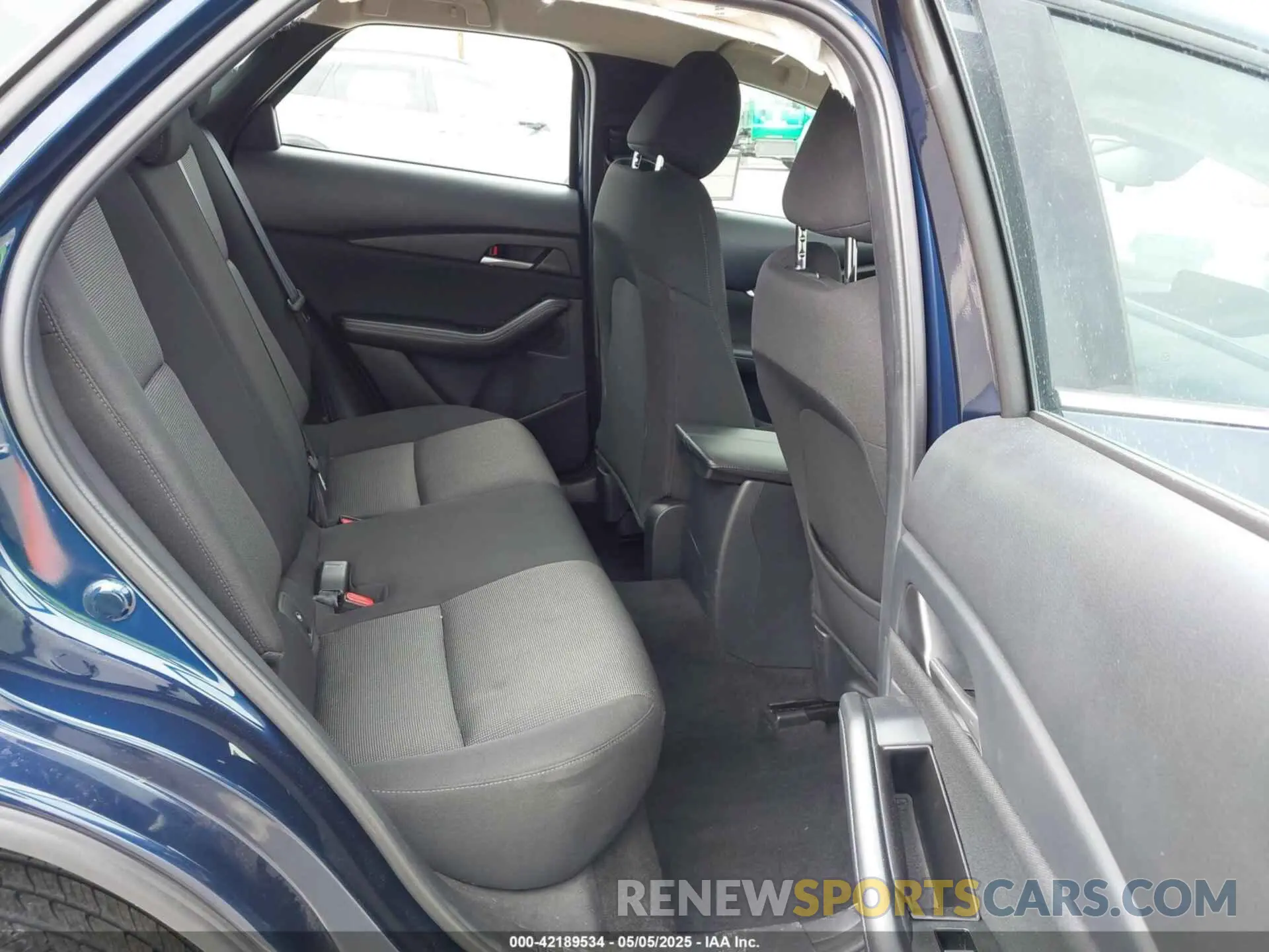 8 Фотография поврежденного автомобиля 3MVDMBAL6NM401498 MAZDA CX-30 2022