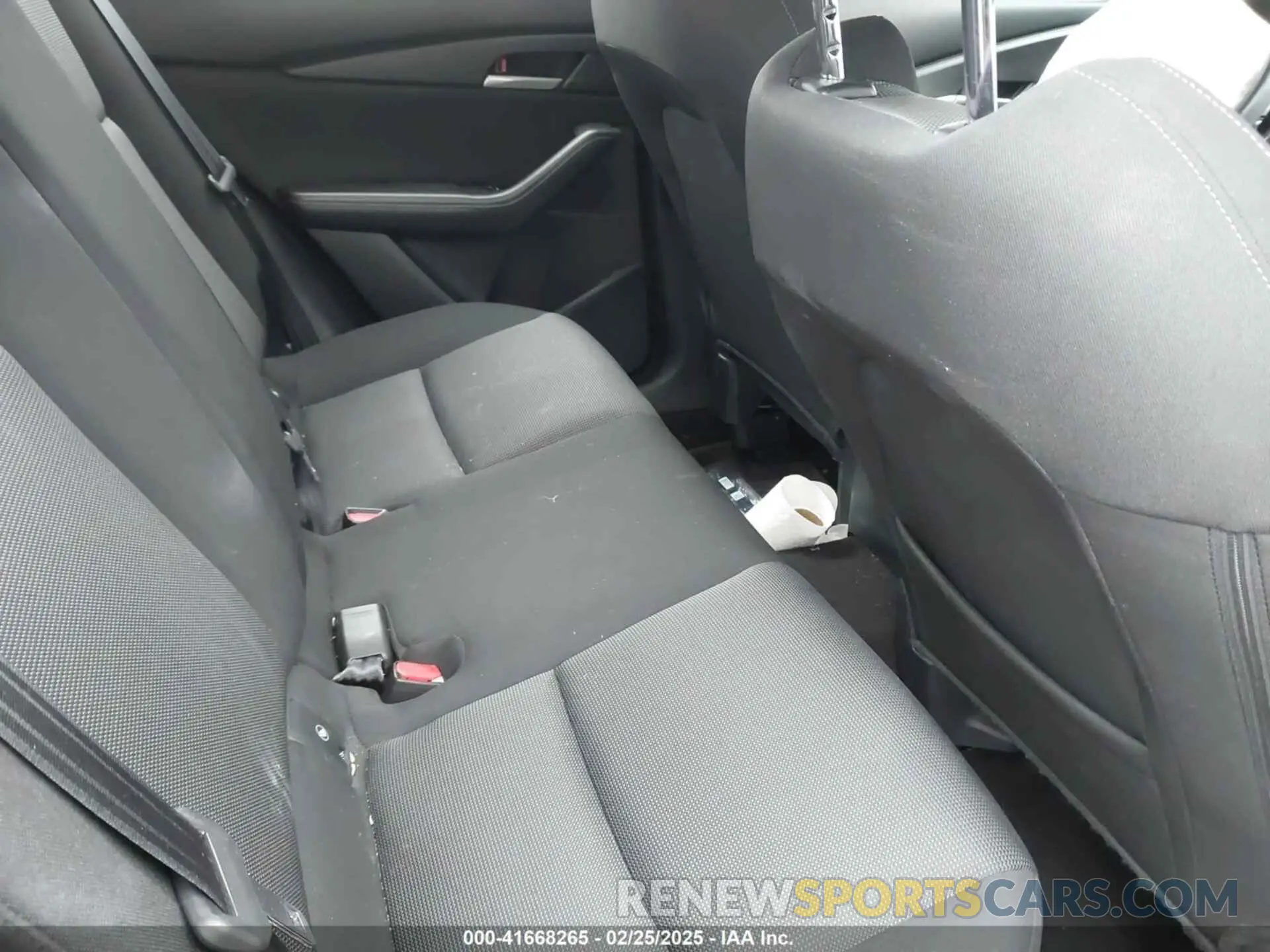 8 Photograph of a damaged car 3MVDMBAL8NM411739 MAZDA CX-30 2022