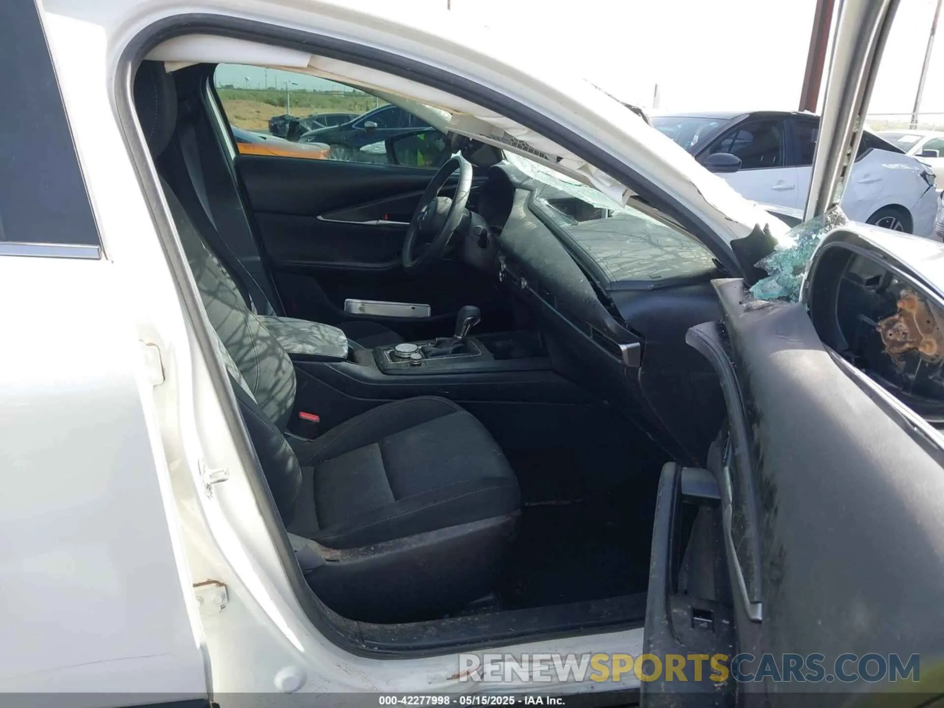 5 Photograph of a damaged car 3MVDMBAL9NM415797 MAZDA CX-30 2022