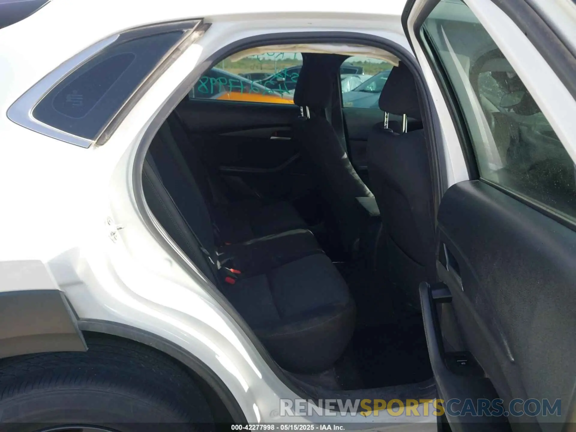8 Photograph of a damaged car 3MVDMBAL9NM415797 MAZDA CX-30 2022