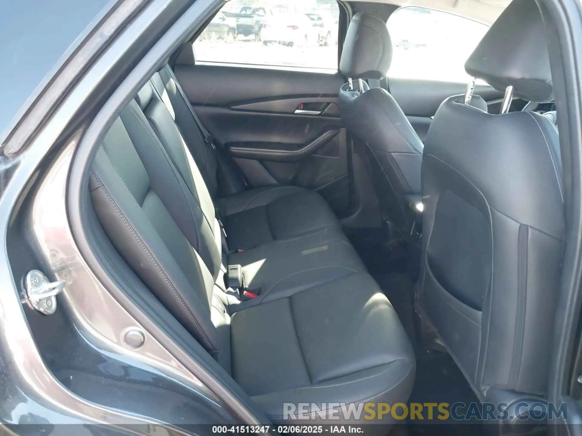 8 Photograph of a damaged car 3MVDMBBL0NM415511 MAZDA CX-30 2022